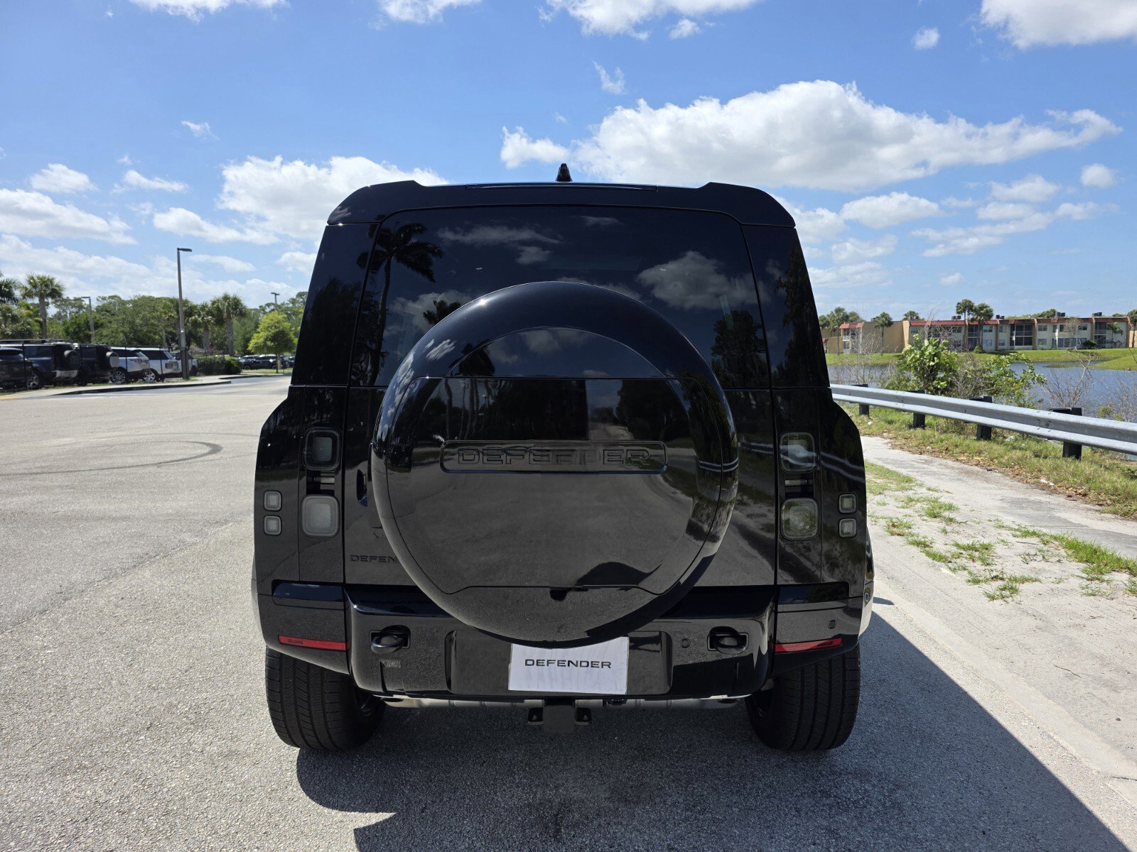 New 2026 Land Rover Defender 110 X-Dynamic SE image 6