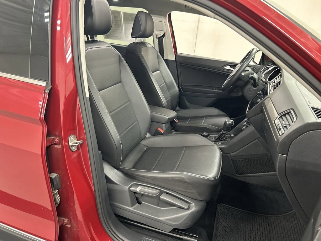Used 2021 Volkswagen Tiguan SE w/ Panoramic Sunroof Package AWD/4WD image 23