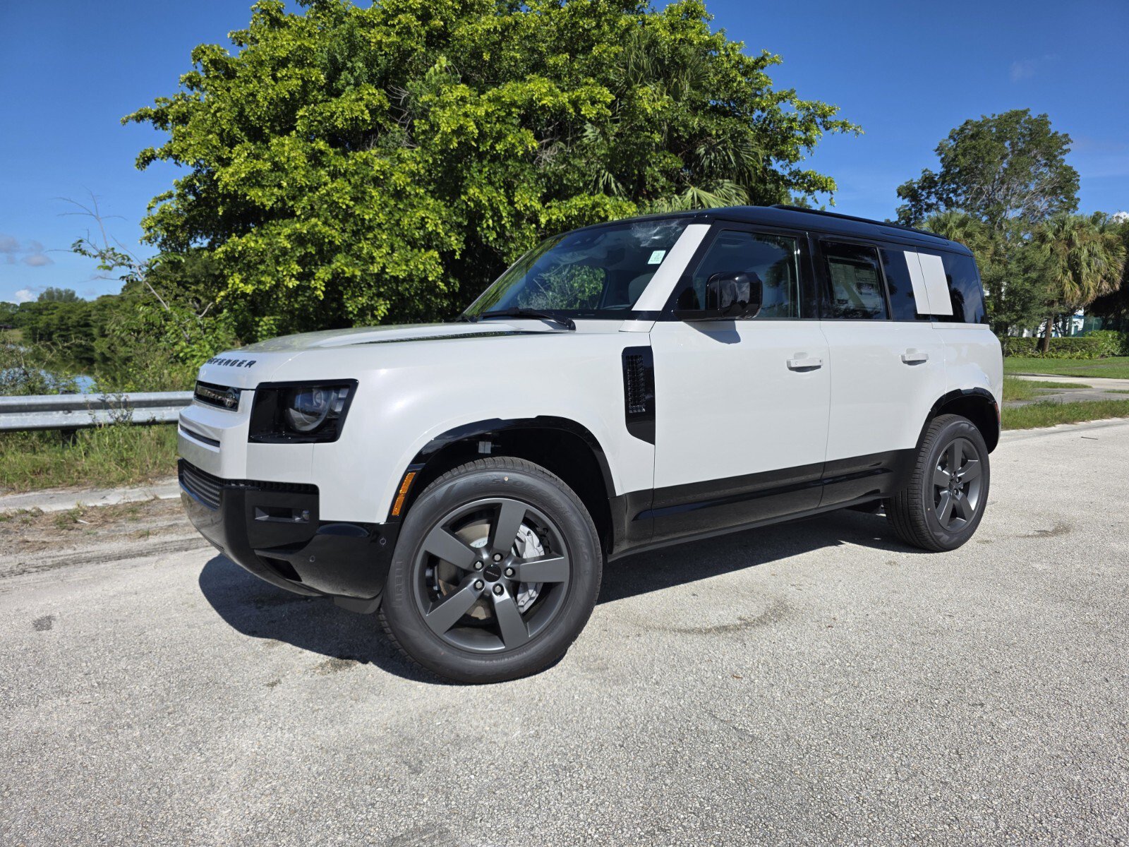 New 2026 Land Rover Defender 110 X-Dynamic SE