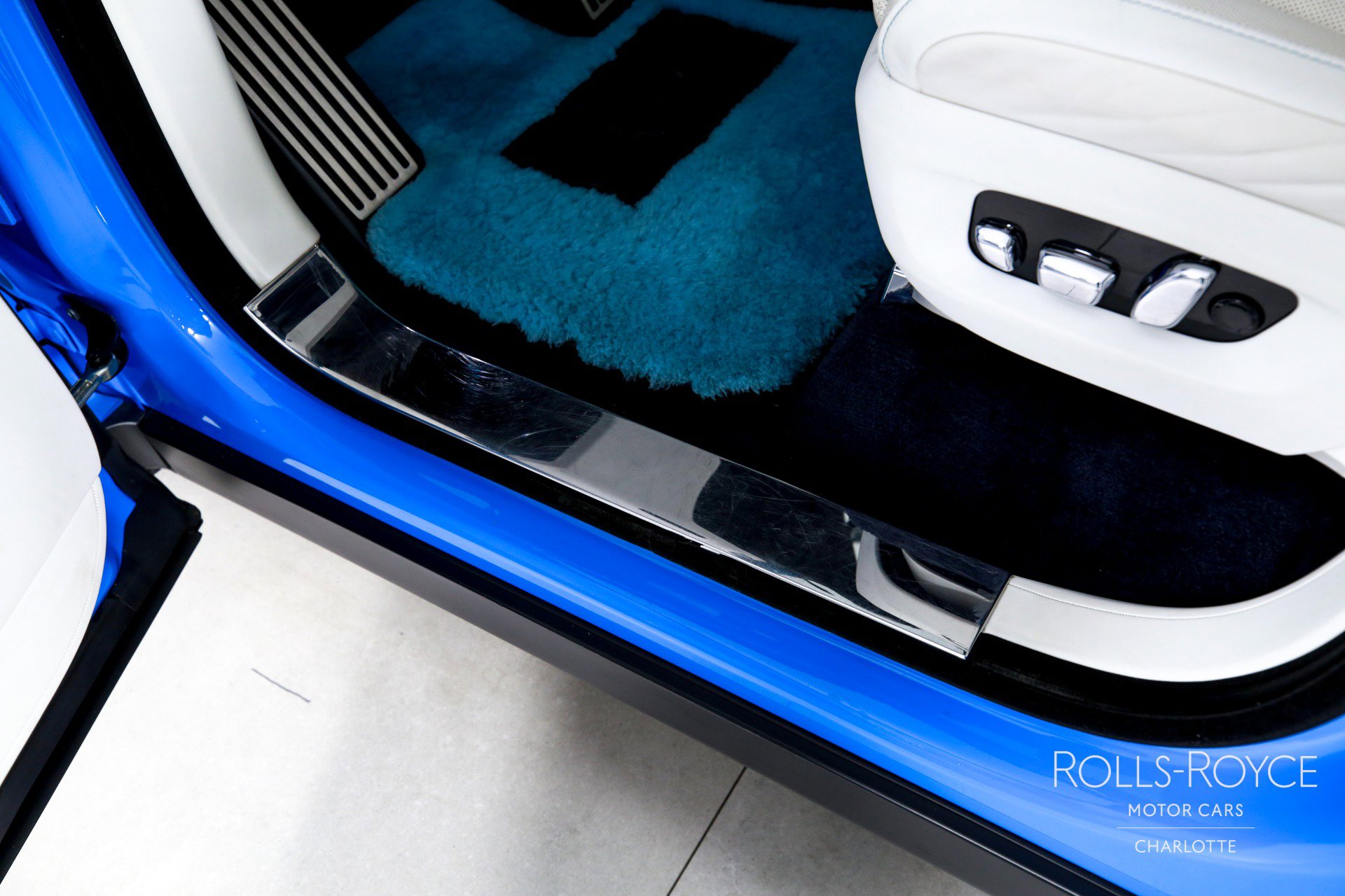 Used 2023 Rolls-Royce Cullinan image 17