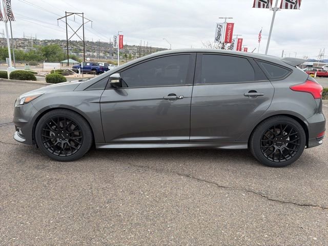 Used 2018 Ford Focus ST FWD image 4