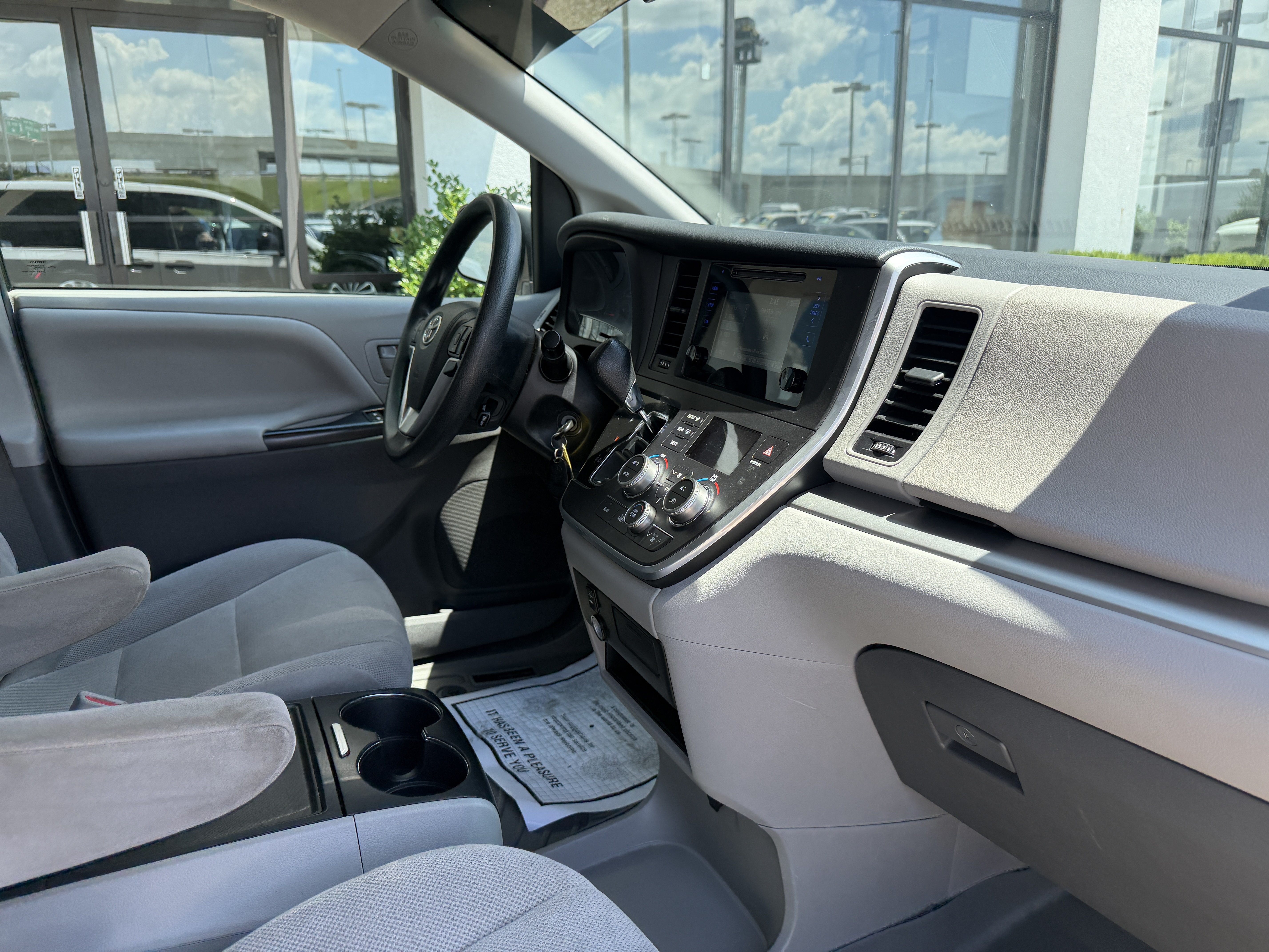 Used 2017 Toyota Sienna L FWD image 22