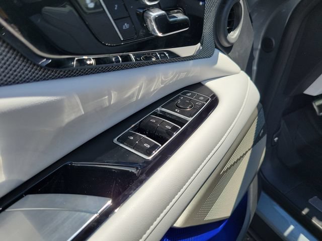 New 2027 Cadillac Optiq Luxury w/ LPO, Floor Liner Package AWD/4WD image 20