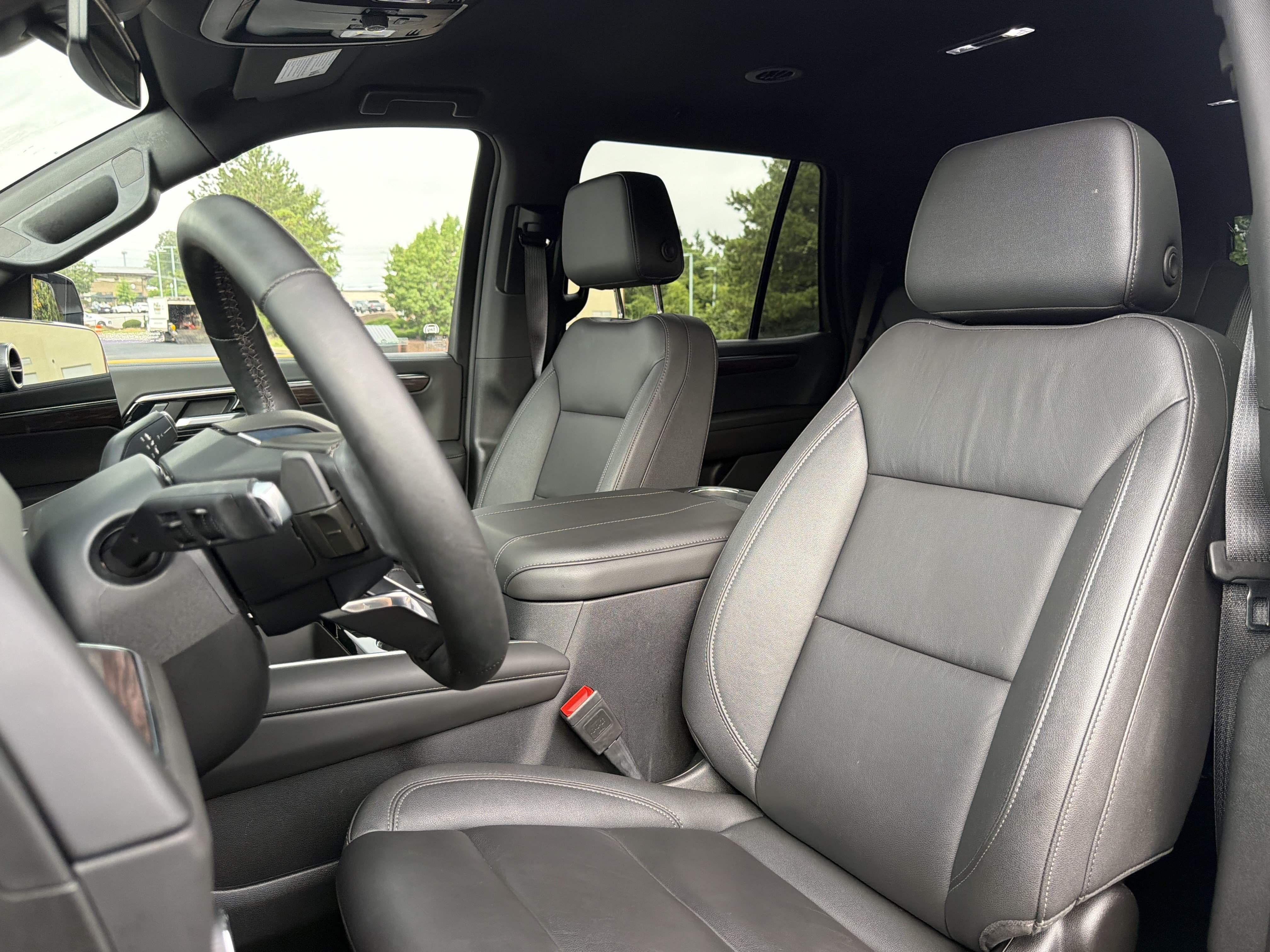Used 2025 Chevrolet Tahoe Z71 w/ Comfort Package AWD/4WD image 7