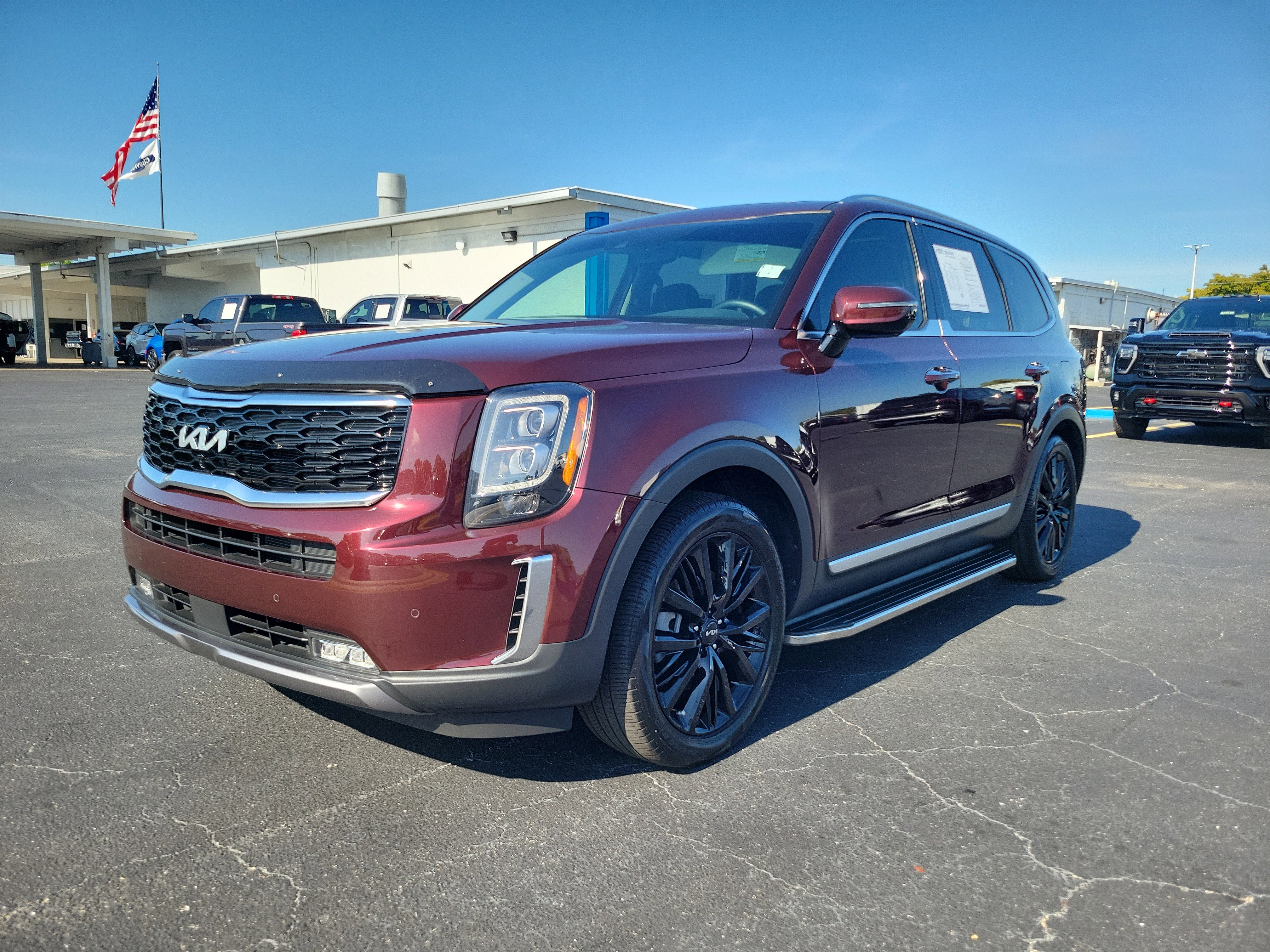 Used 2022 Kia Telluride SX w/ Towing Package FWD image 2