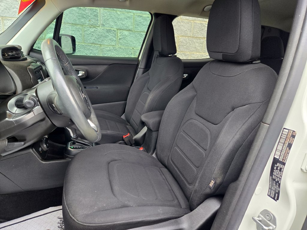 Used 2019 Jeep Renegade Latitude w/ Cold Weather Group AWD/4WD image 14