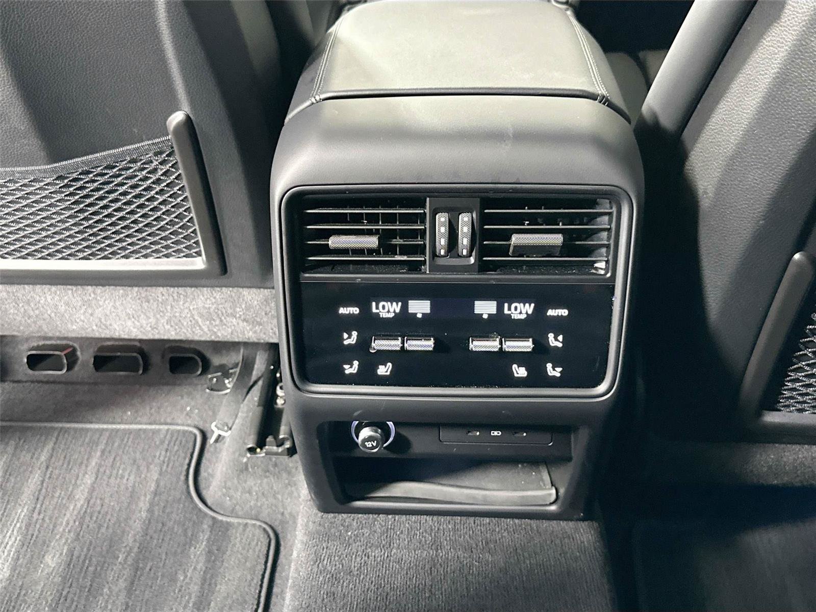 Certified 2025 Porsche Cayenne AWD/4WD image 37