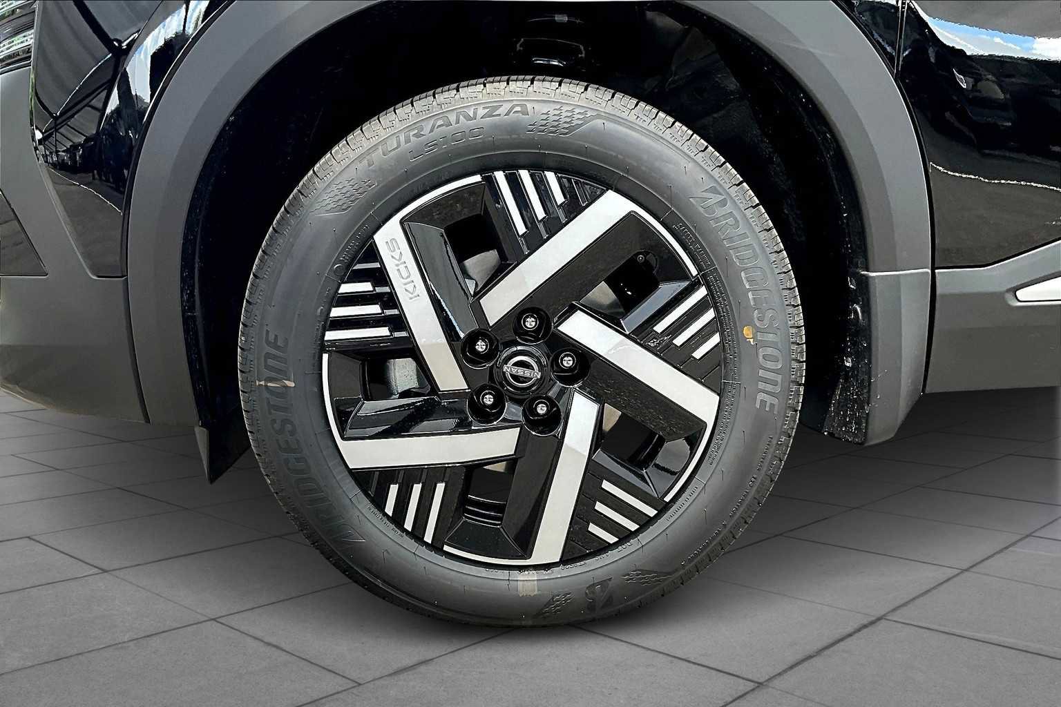 New 2025 Nissan Kicks SV image 9