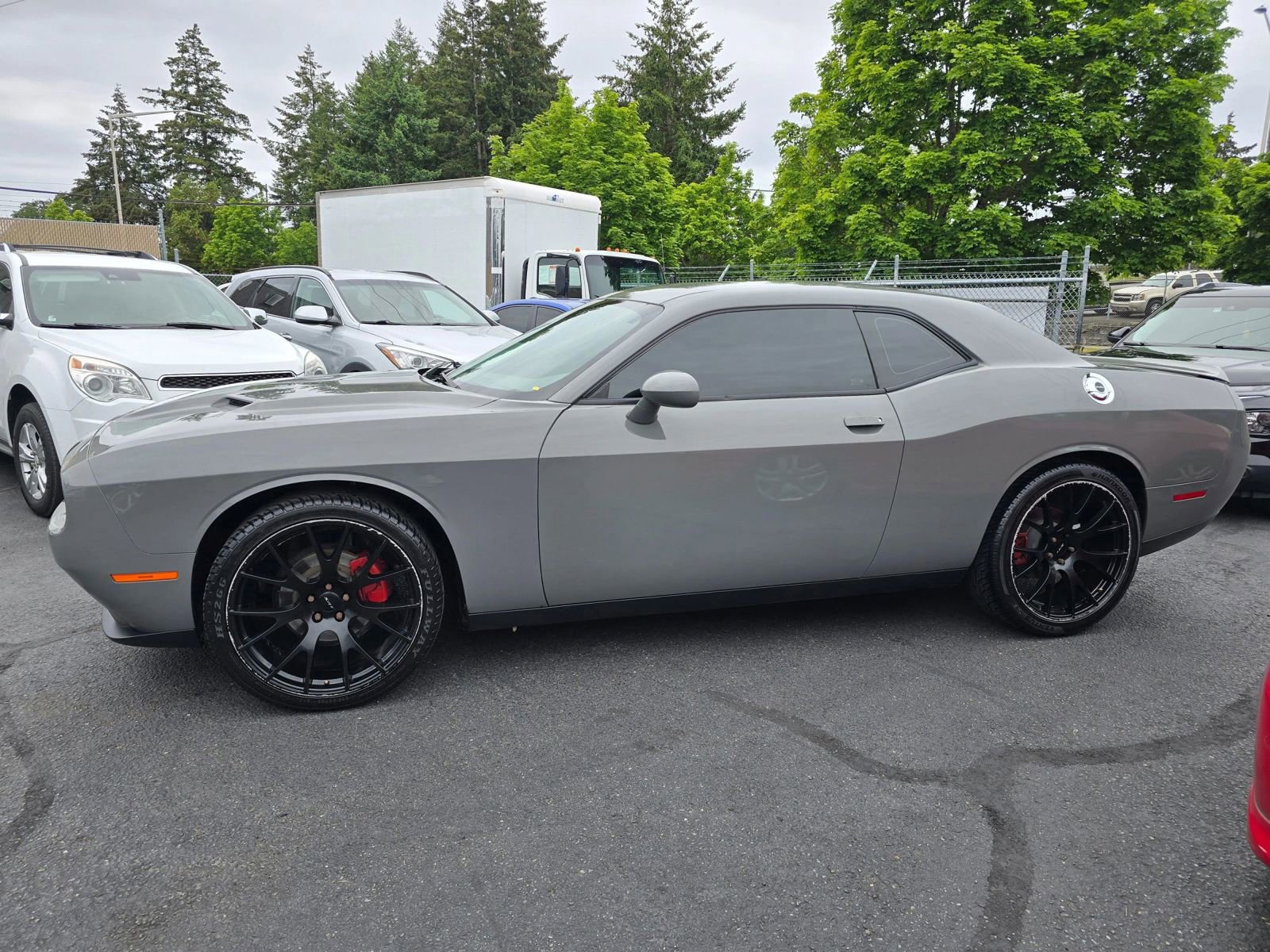 Used 2018 Dodge Challenger SXT RWD image 2