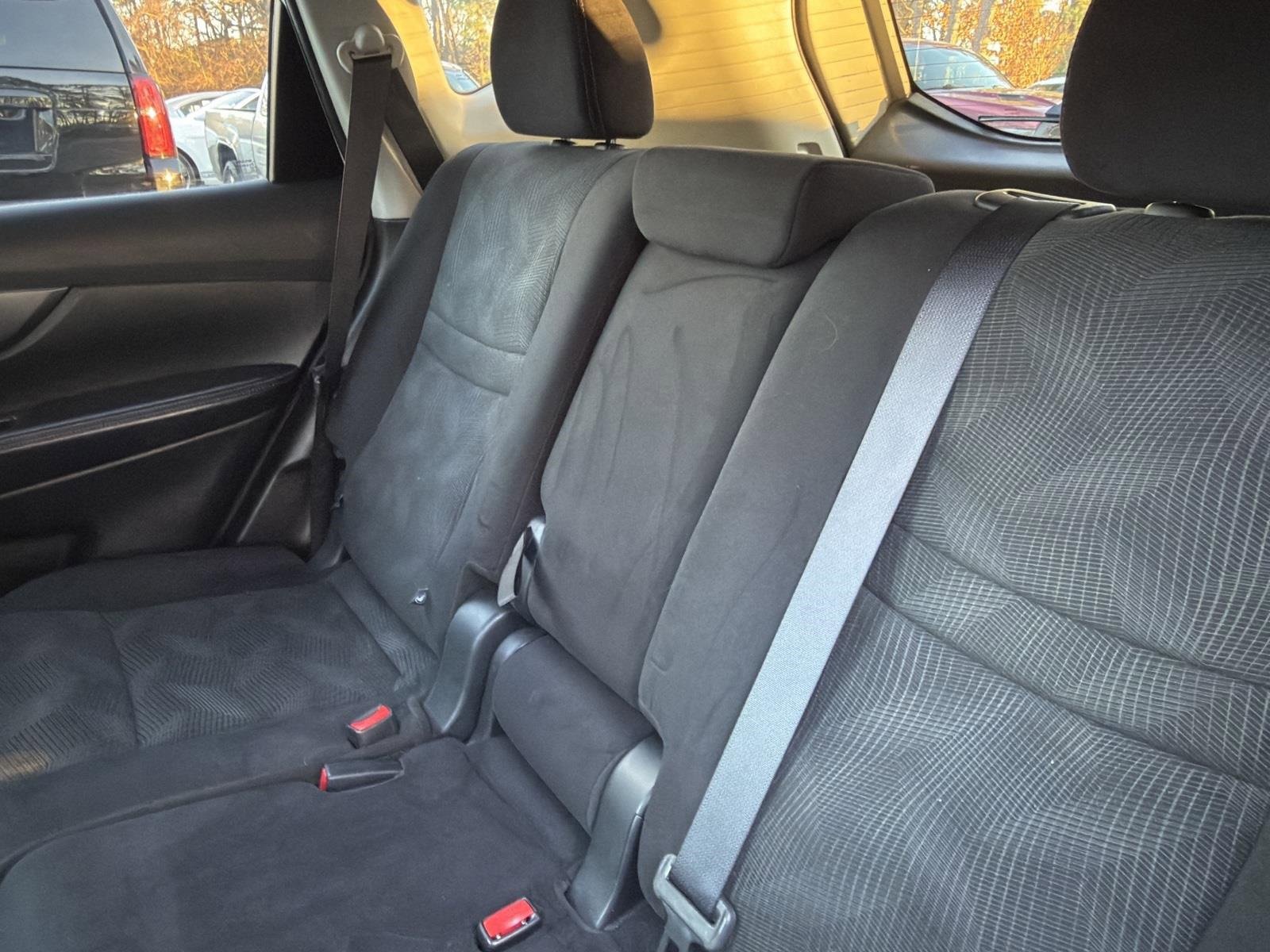 Used 2016 Nissan Rogue SV w/ SV Premium Package image 27