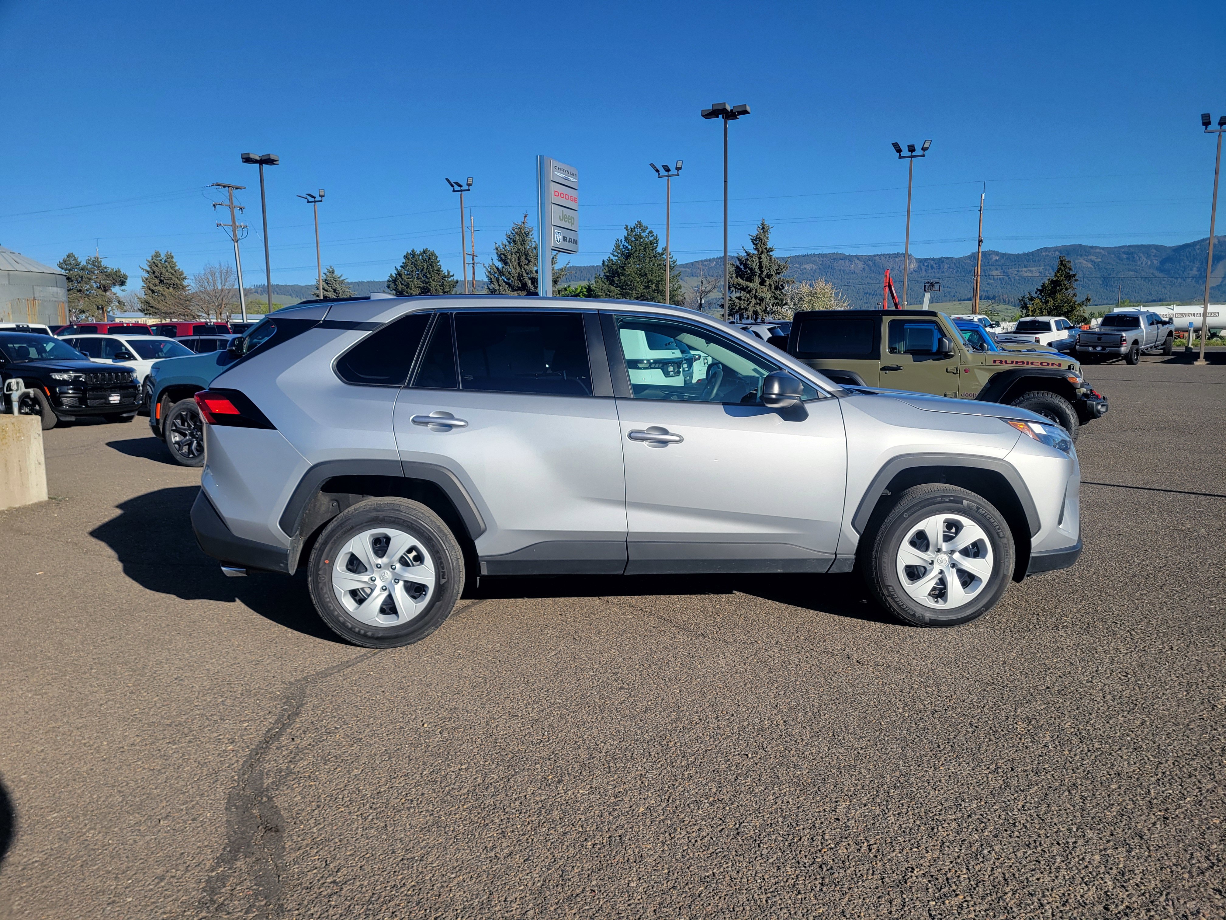 Used 2024 Toyota RAV4 LE AWD/4WD image 11