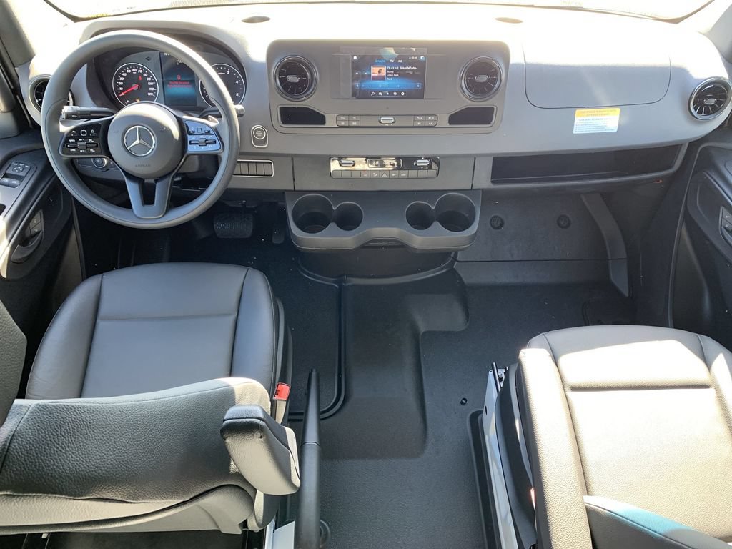 Used 2023 Mercedes-Benz Sprinter 2500 image 12