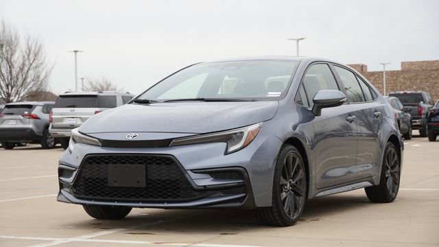 Used 2024 Toyota Corolla SE w/ SE Premium Package image 3