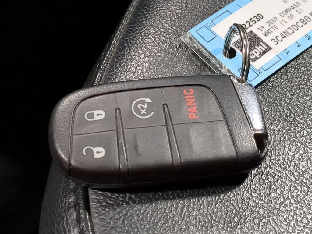 Used 2019 Jeep Compass Limited image 38