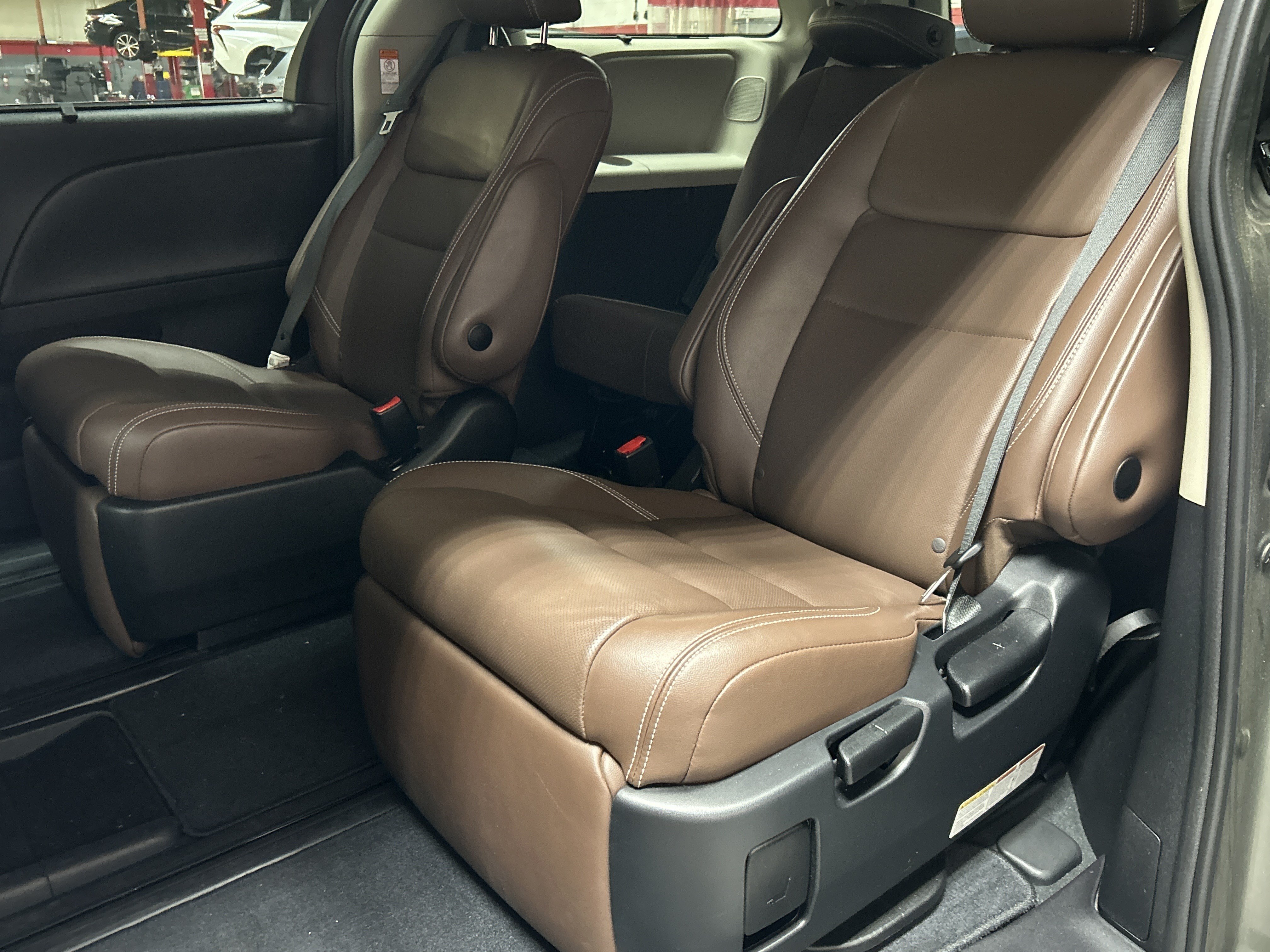 Used 2020 Toyota Sienna Limited FWD image 7