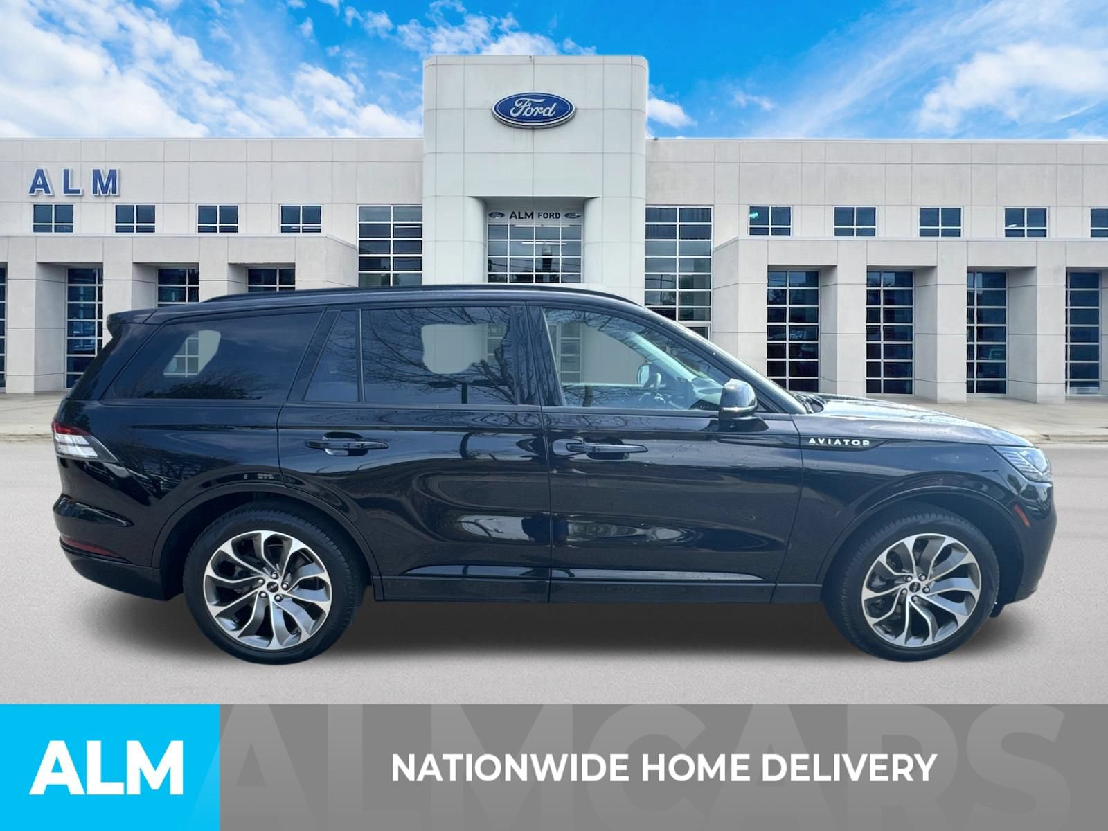 Used 2025 Lincoln Aviator AWD w/ Jet Appearance Package image 4