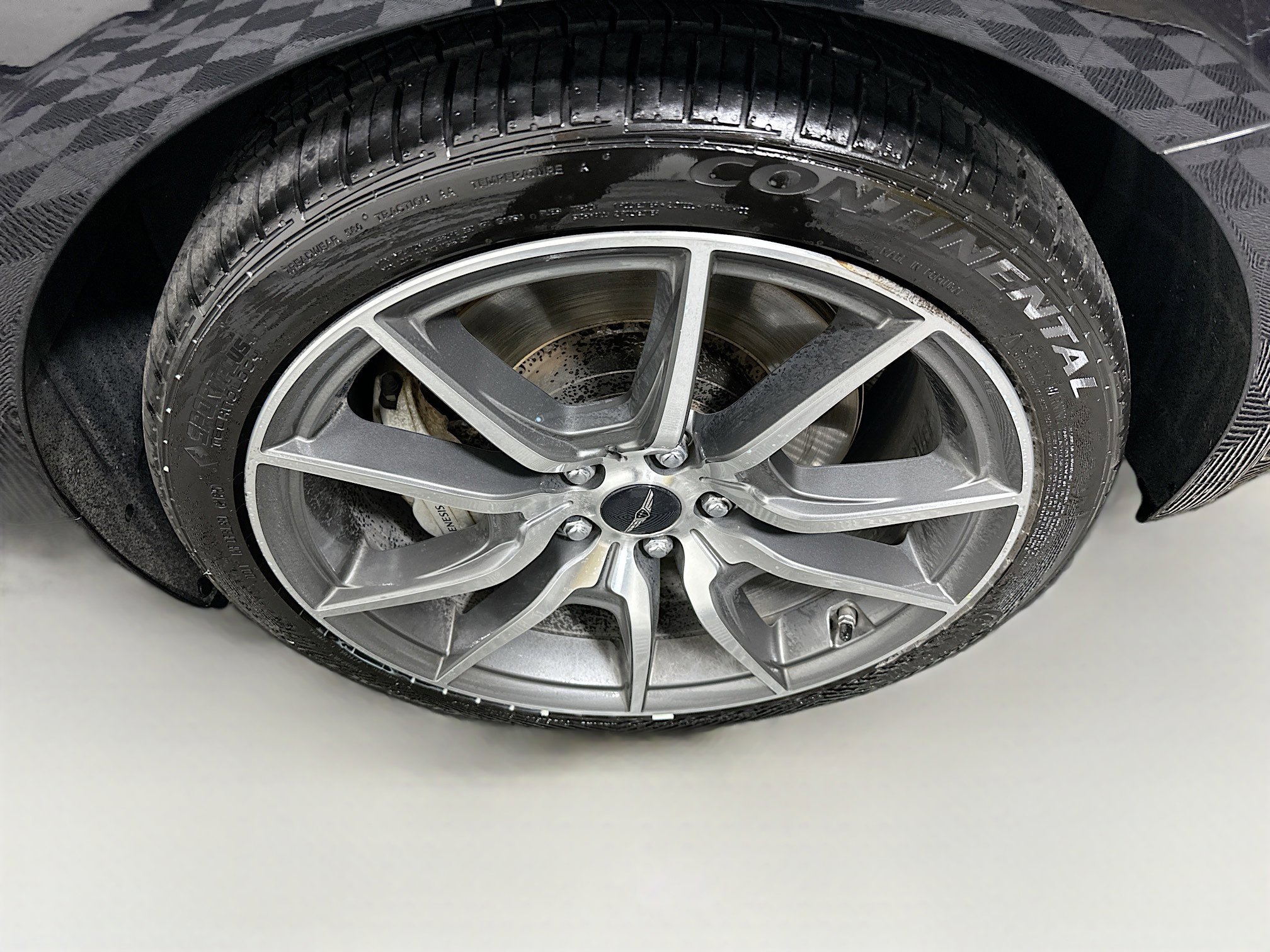 Used 2025 Genesis G70 2.5T image 11