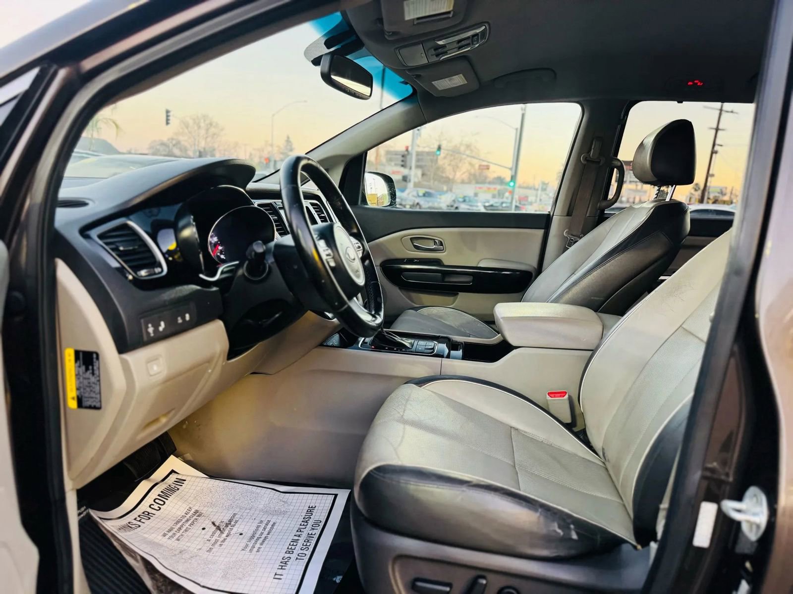 Used 2016 Kia Sedona SX image 10