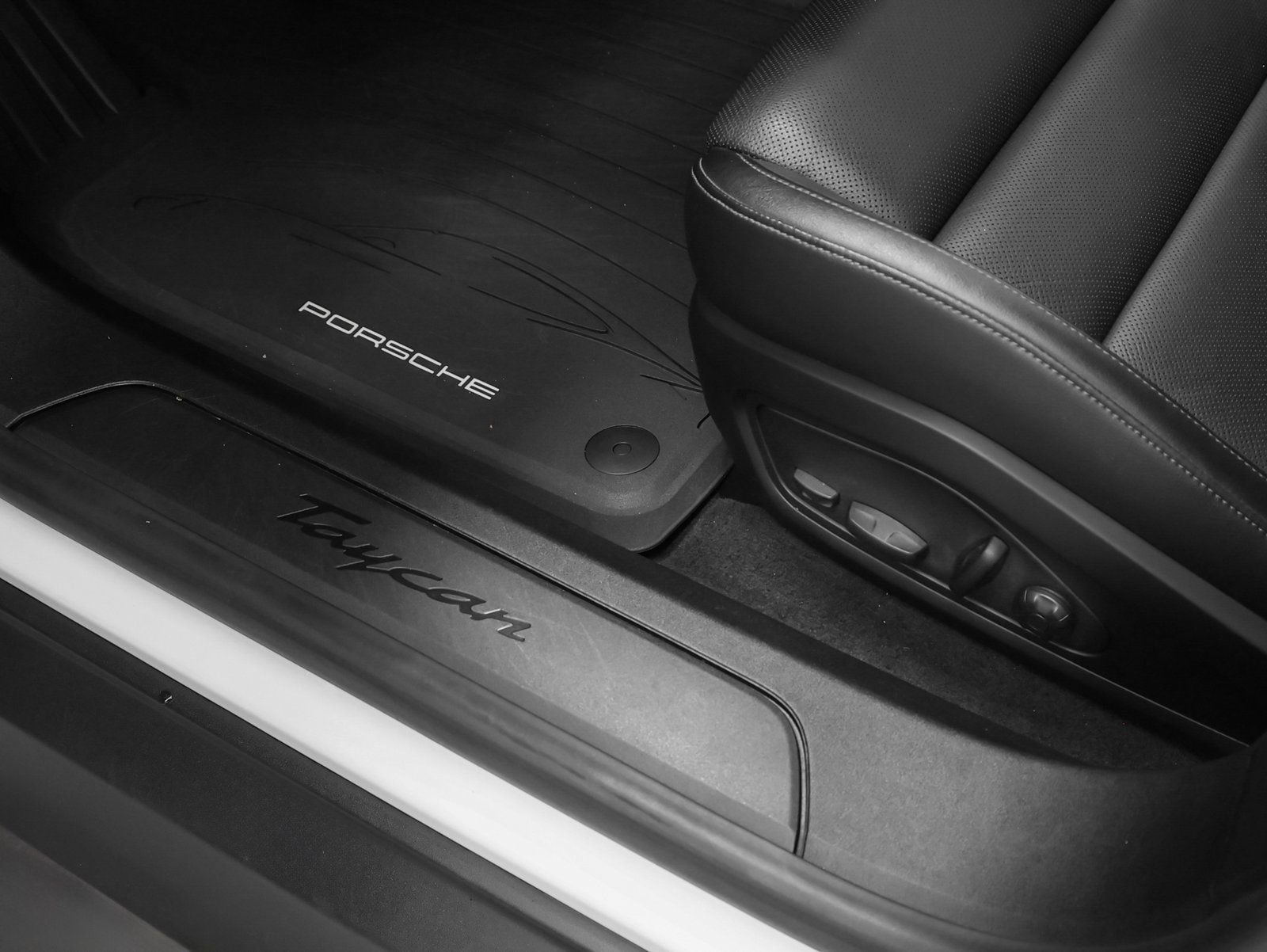 Certified 2022 Porsche Taycan image 26