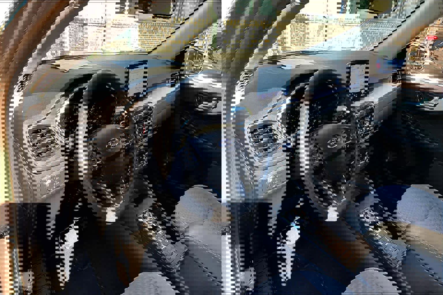 Used 2020 Ford Escape SE image 18