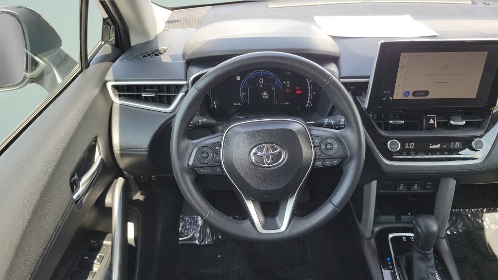 Used 2025 Toyota Corolla Cross XLE AWD/4WD image 14