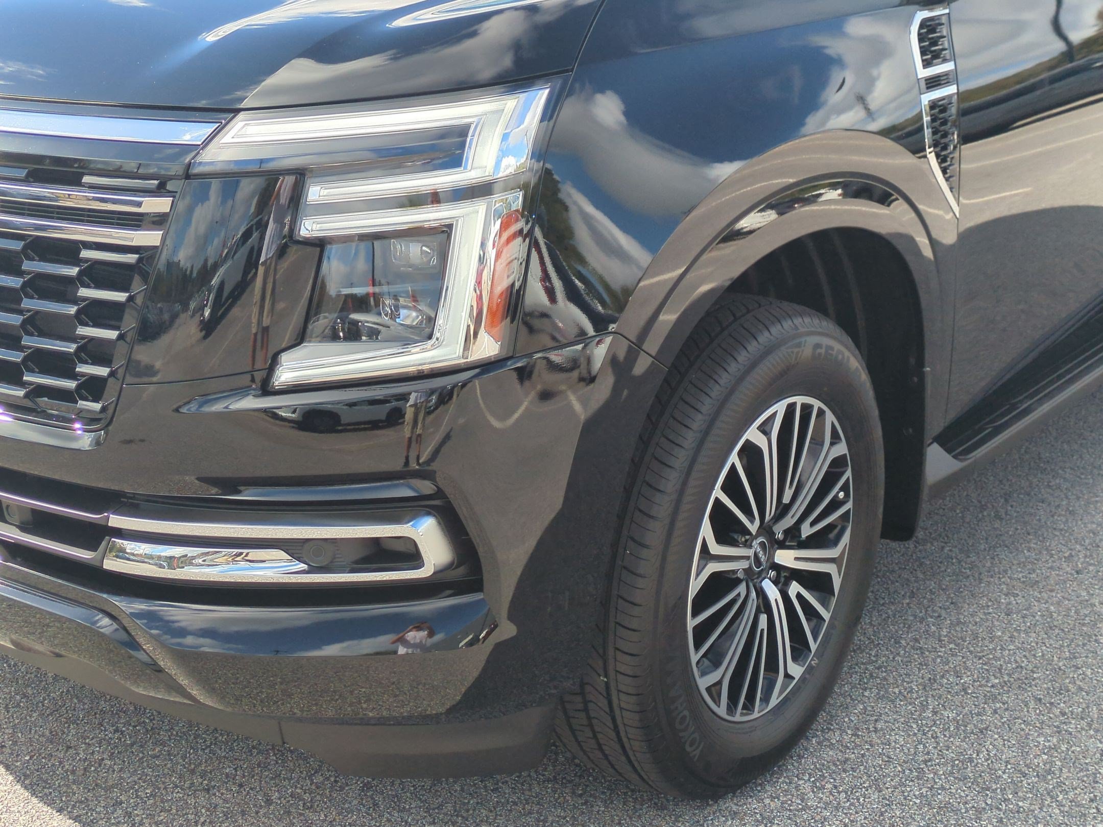 New 2026 Nissan Armada SL w/ Captain's Chari Seat Package AWD/4WD image 10