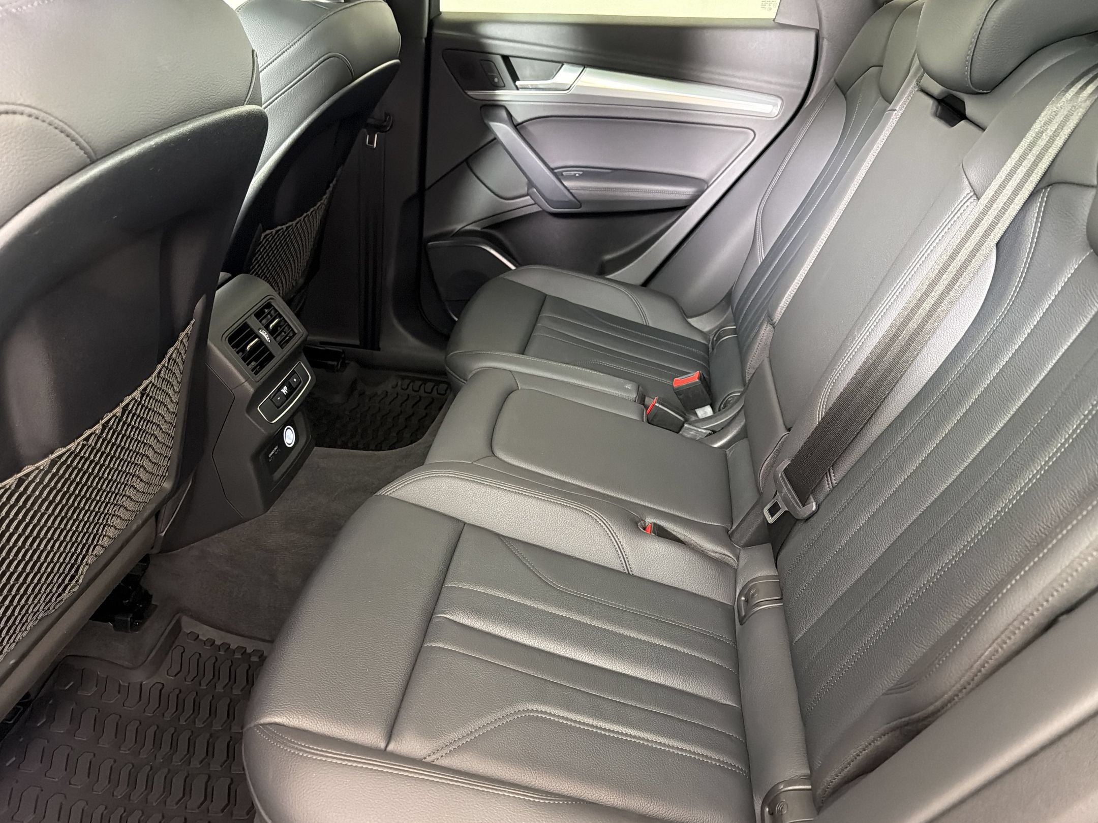 Used 2020 Audi Q5 2.0T Titanium Premium Plus w/ Premium Plus Package AWD/4WD image 28