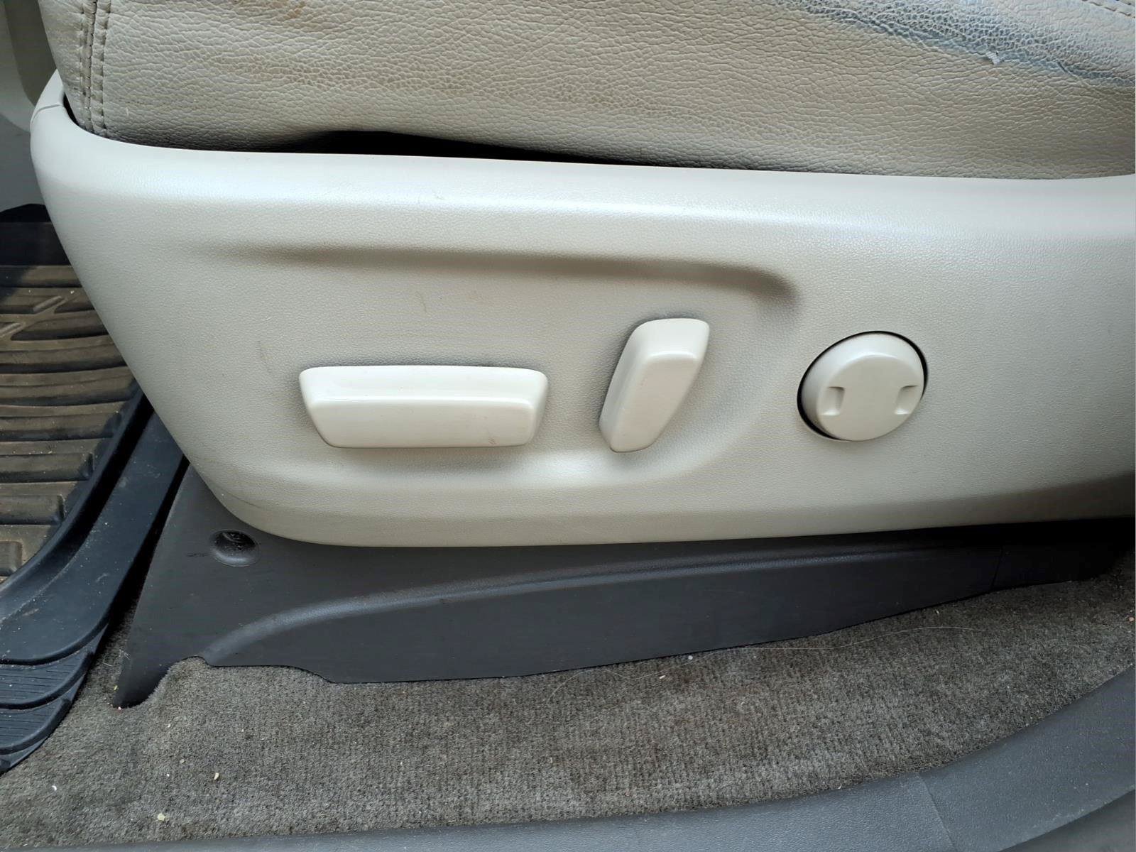 Used 2013 Toyota Sienna XLE FWD image 18