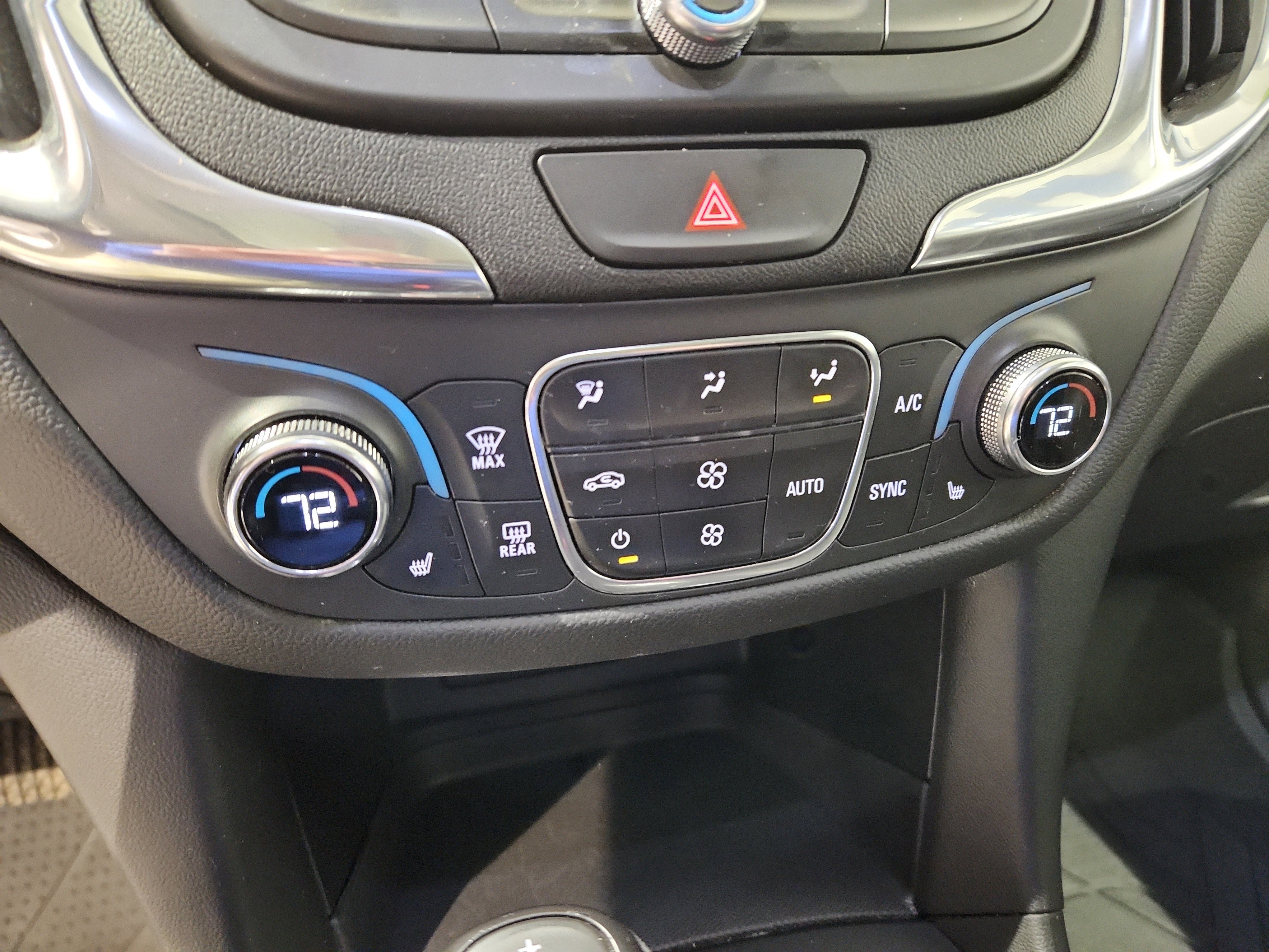 Used 2021 Chevrolet Equinox LT image 11