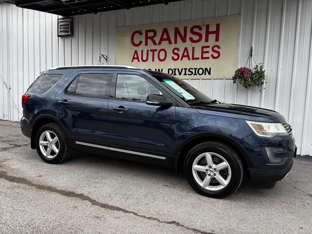 Used 2016 Ford Explorer XLT image 8