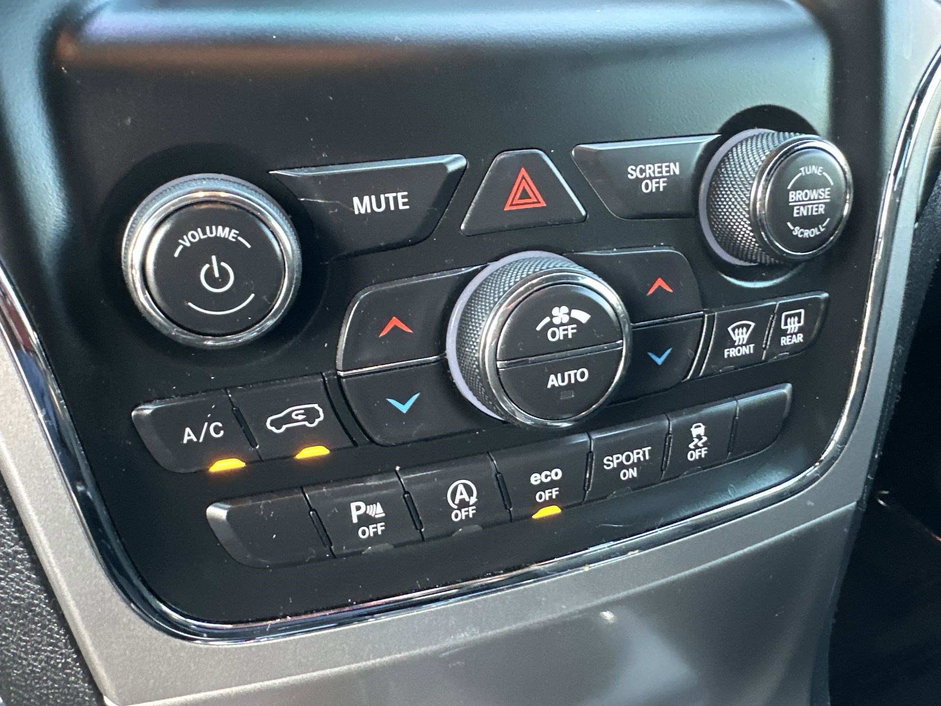 Used 2019 Jeep Grand Cherokee Laredo image 17