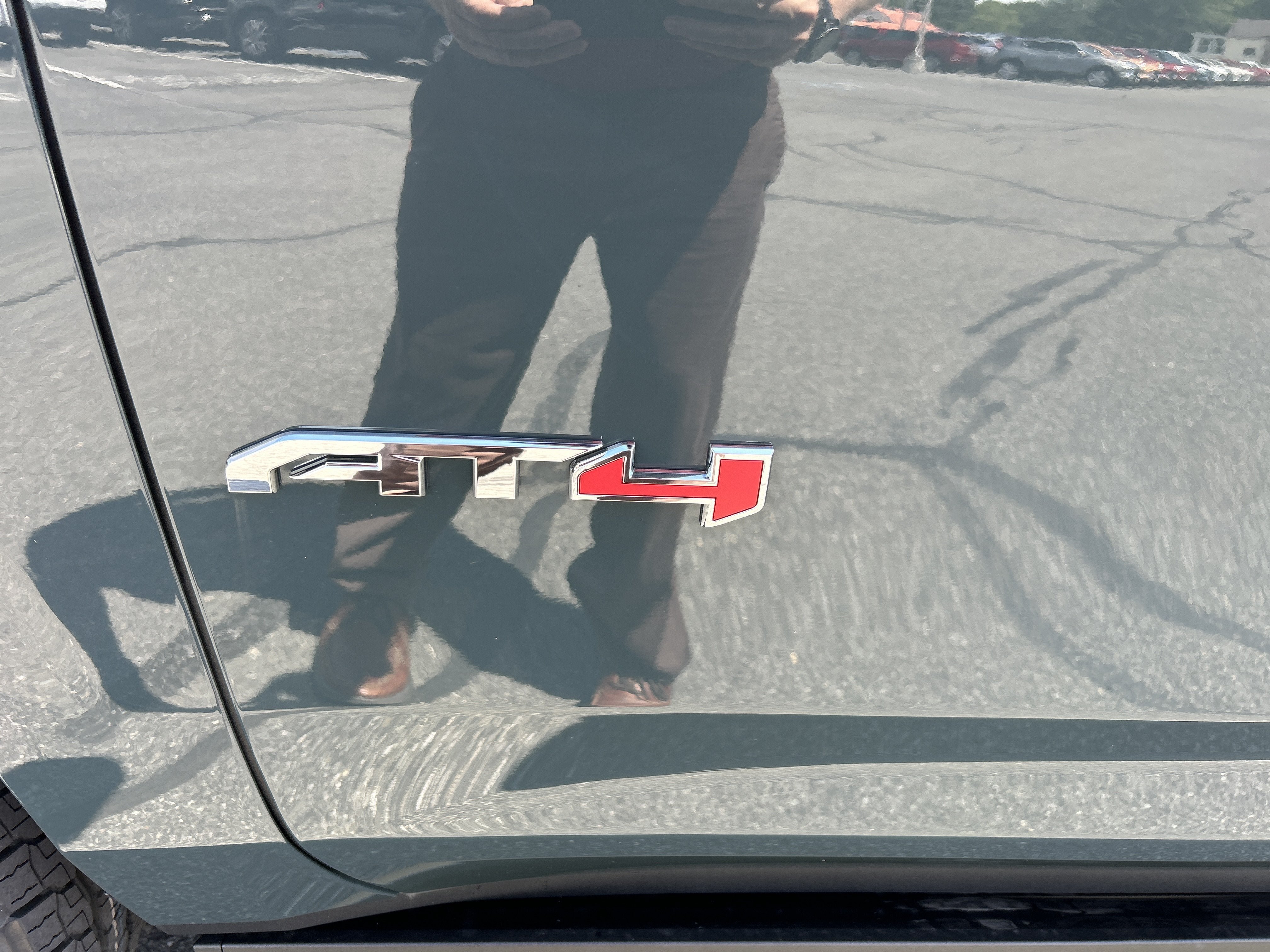 New 2026 GMC Yukon XL AT4 w/ AT4 Premium Plus Package AWD/4WD image 4