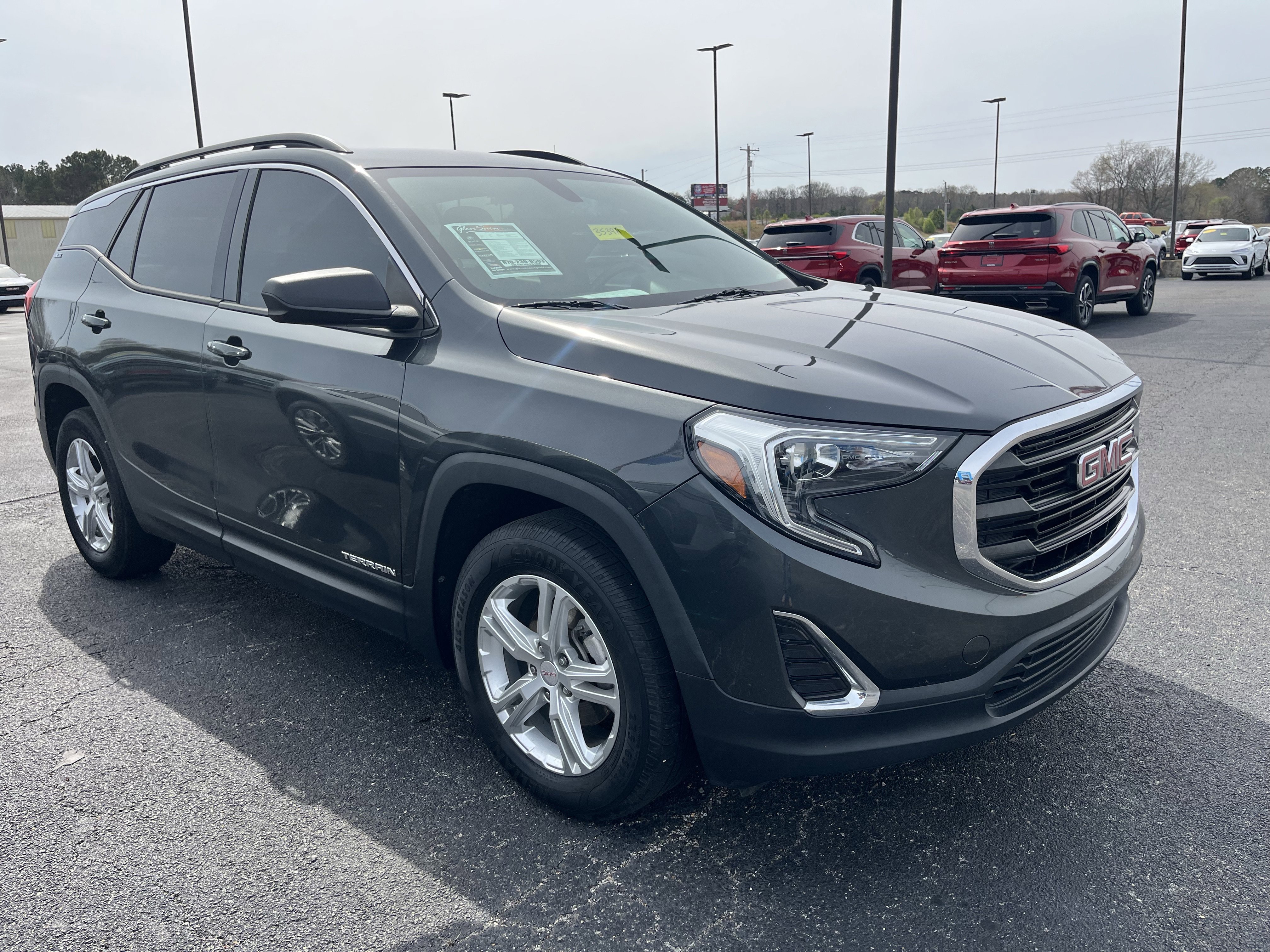 Used 2018 GMC Terrain SLE w/ Driver Convenience Package image 4