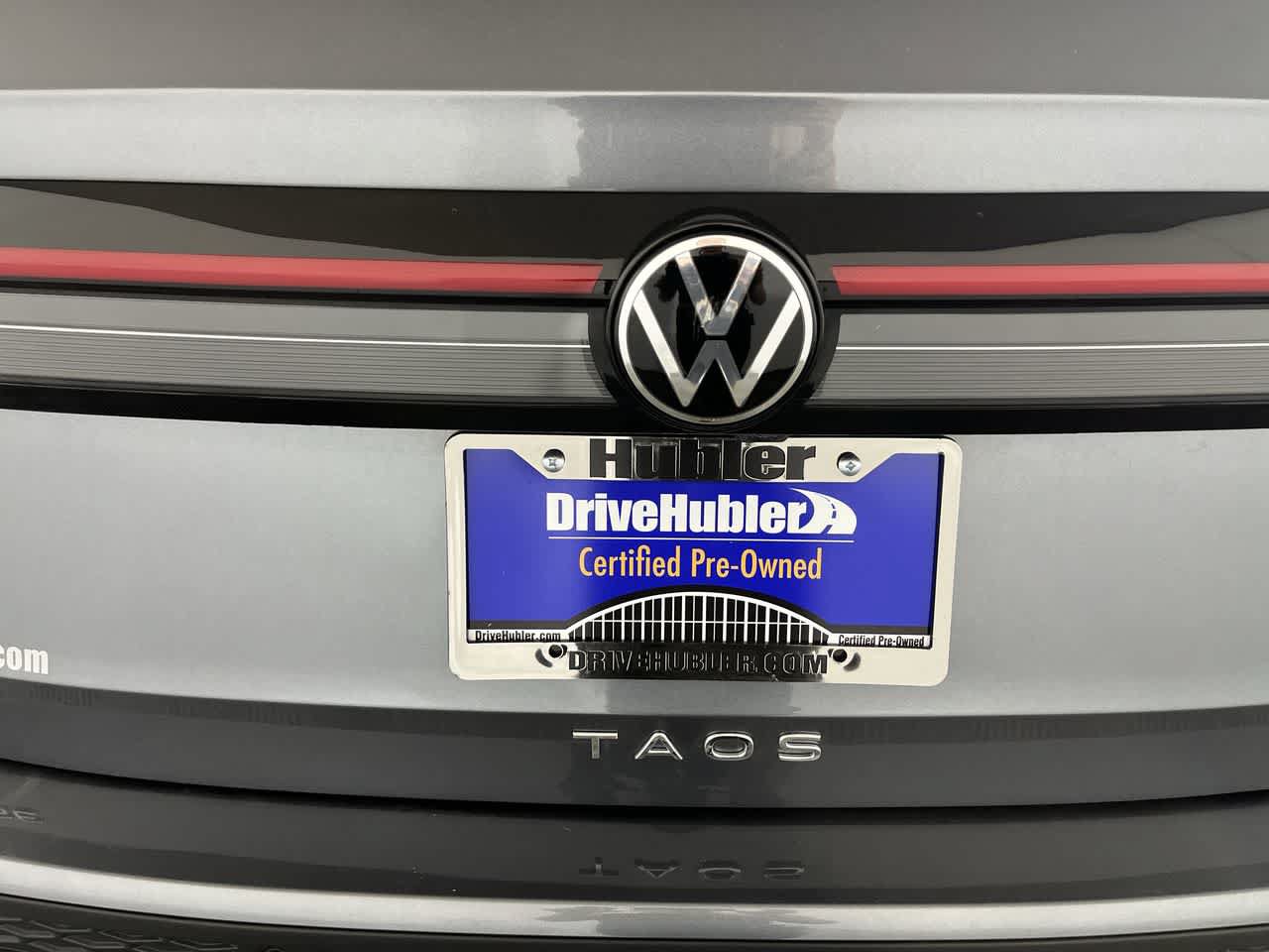 Used 2025 Volkswagen Taos SE FWD image 11