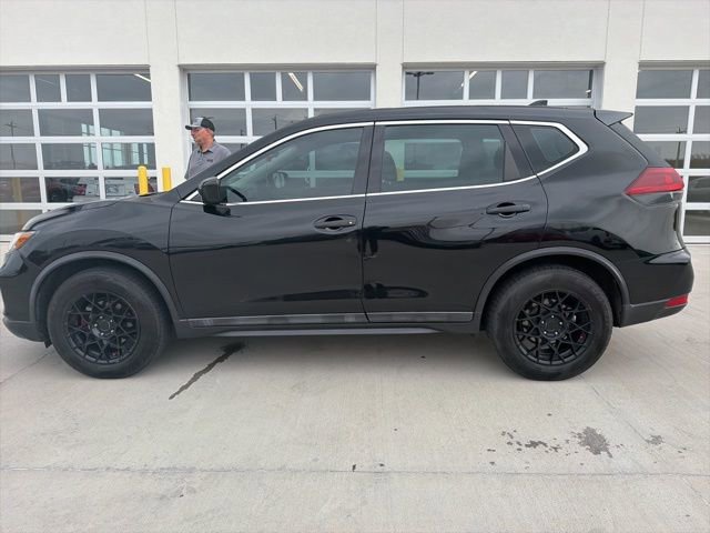 Used 2018 Nissan Rogue S image 6