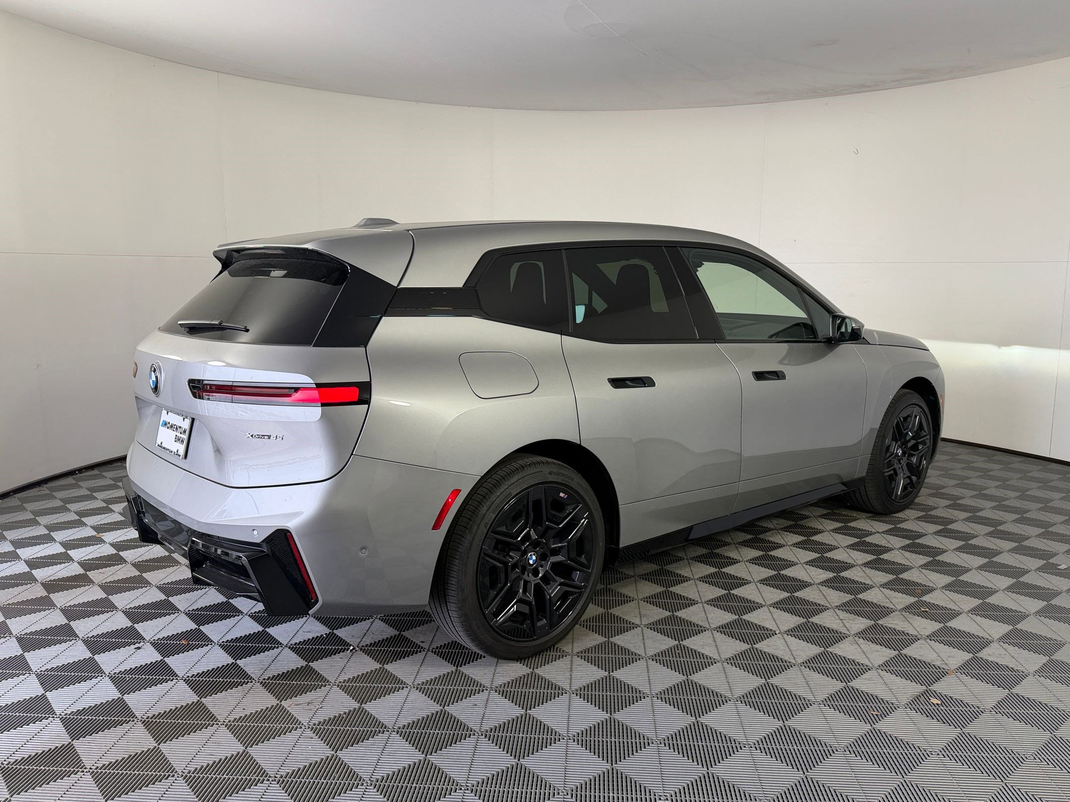 New 2026 BMW iX xDrive45 w/ M Sport Package AWD/4WD image 9