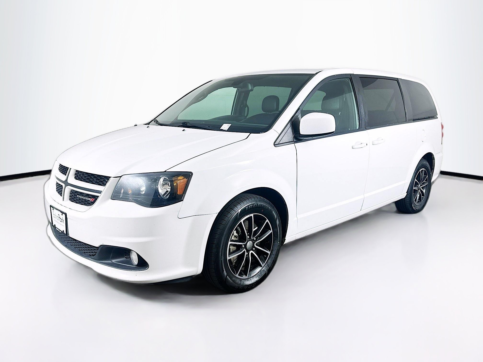 Used 2019 Dodge Grand Caravan GT FWD image 3