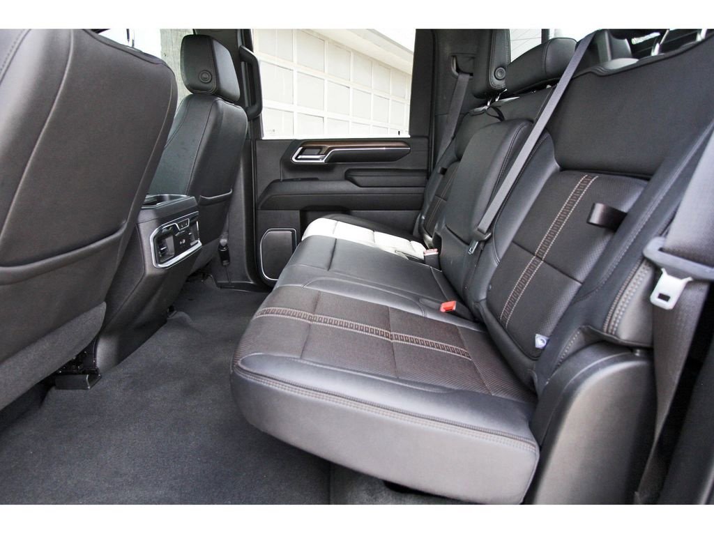 Used 2024 Chevrolet Silverado 2500 High Country w/ High Country Premium Package image 7