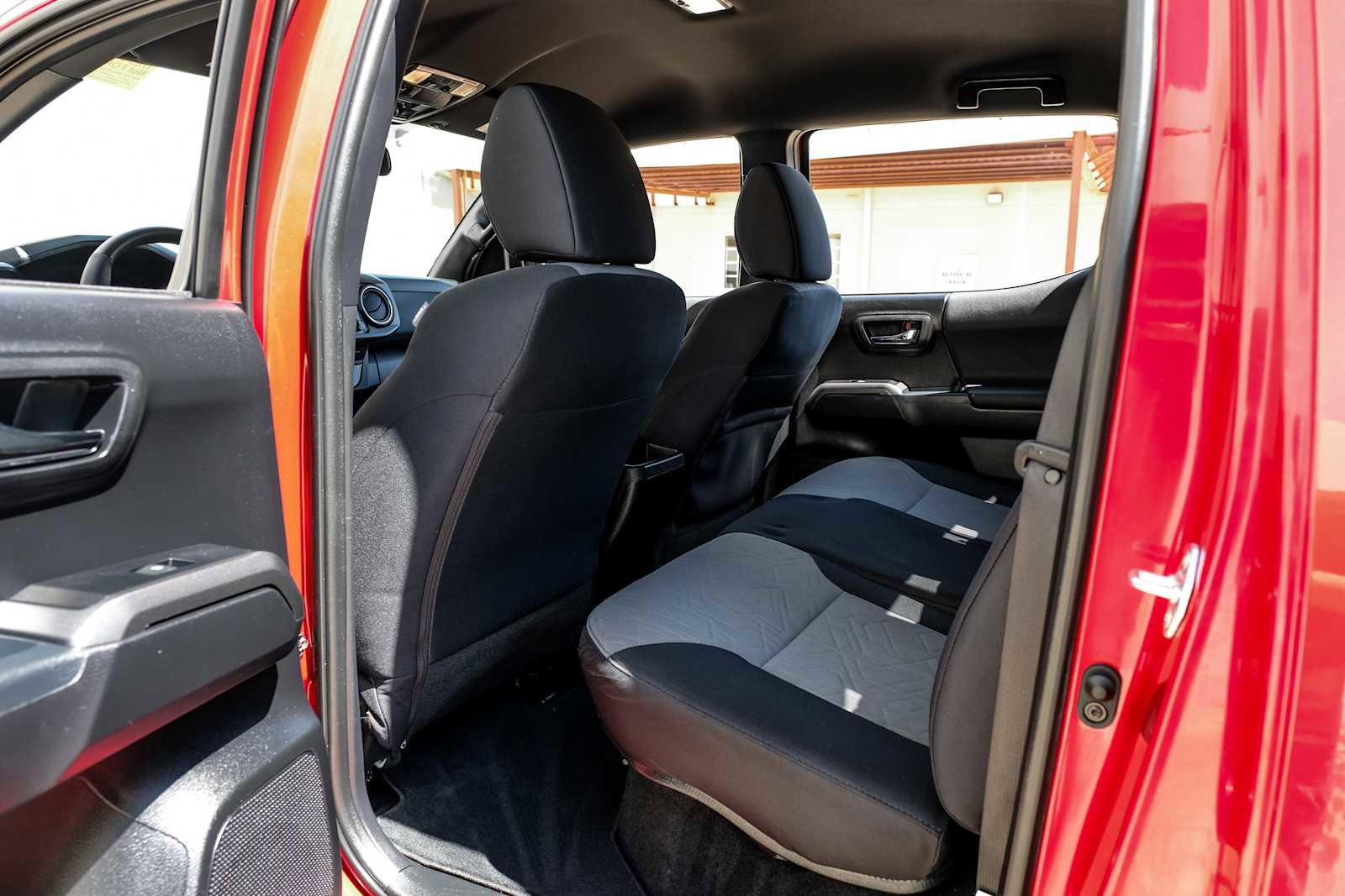 Used 2021 Toyota Tacoma TRD Off-Road AWD/4WD image 40
