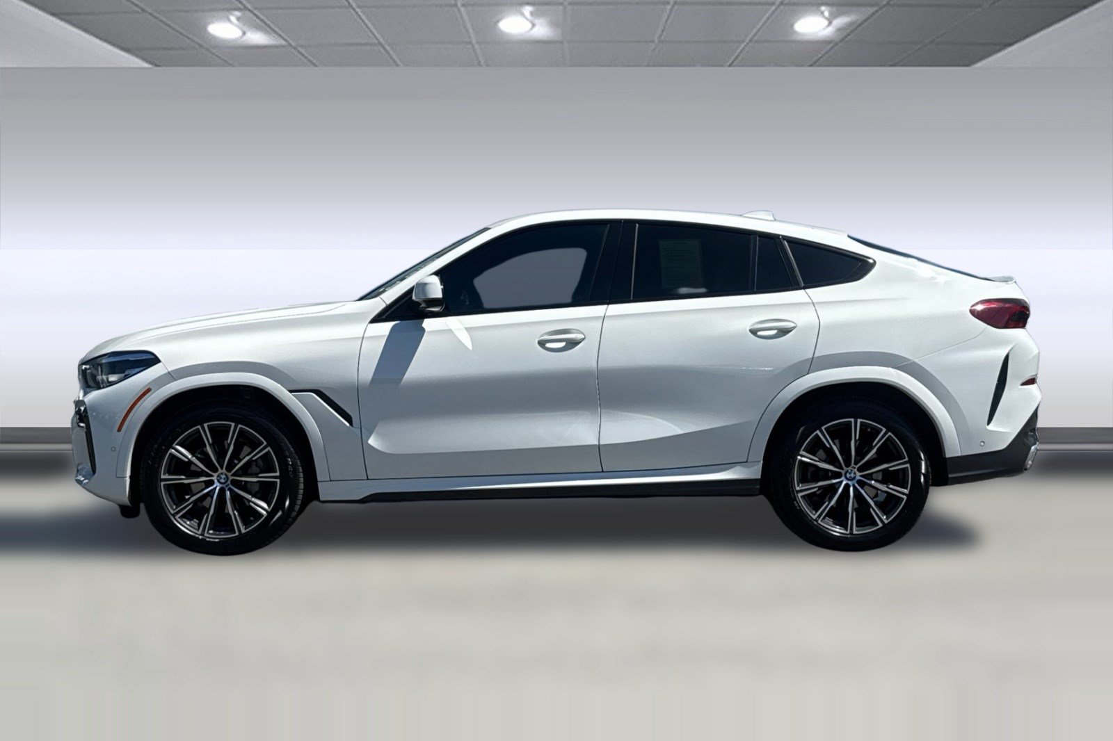 Certified 2023 BMW X6 xDrive40i w/ M Sport Package AWD/4WD image 2