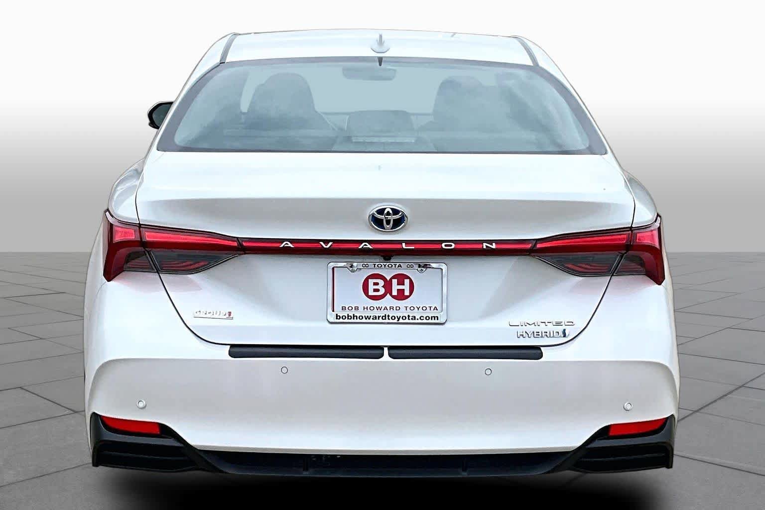 Used 2021 Toyota Avalon Limited w/ Advanced Safety Package FWD image 5
