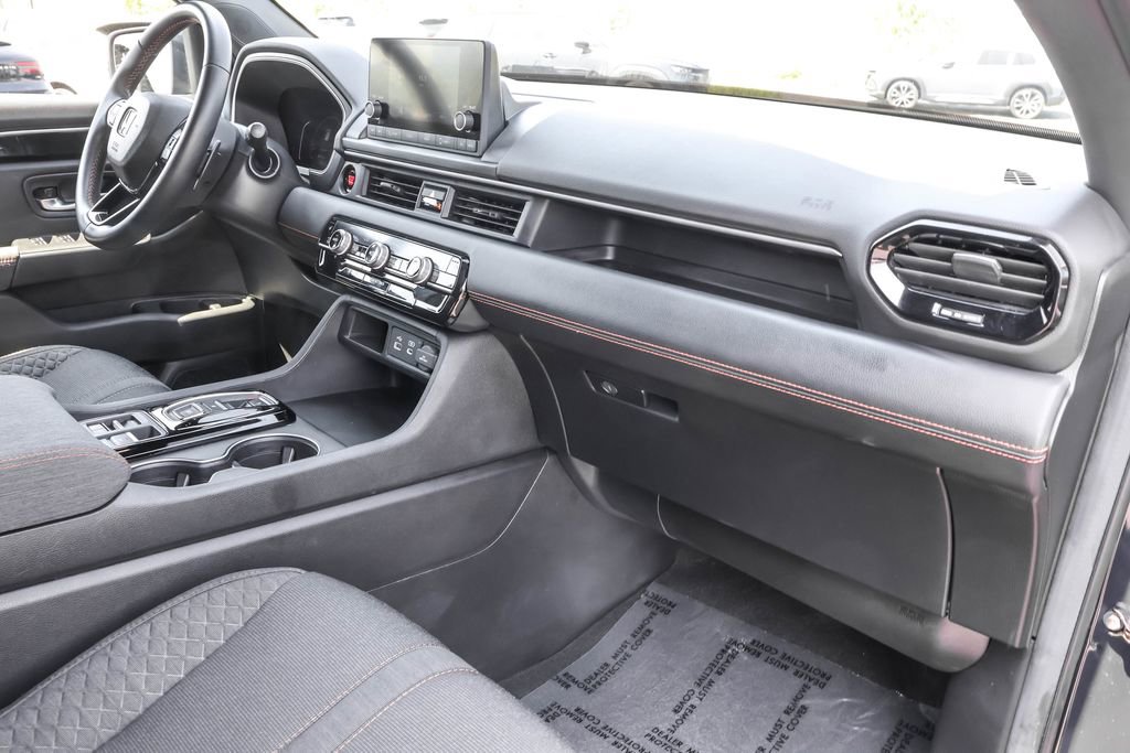 Used 2025 Honda Pilot Sport image 35