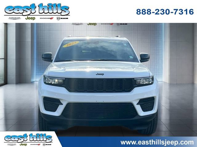 Used 2025 Jeep Grand Cherokee Altitude AWD/4WD image 2