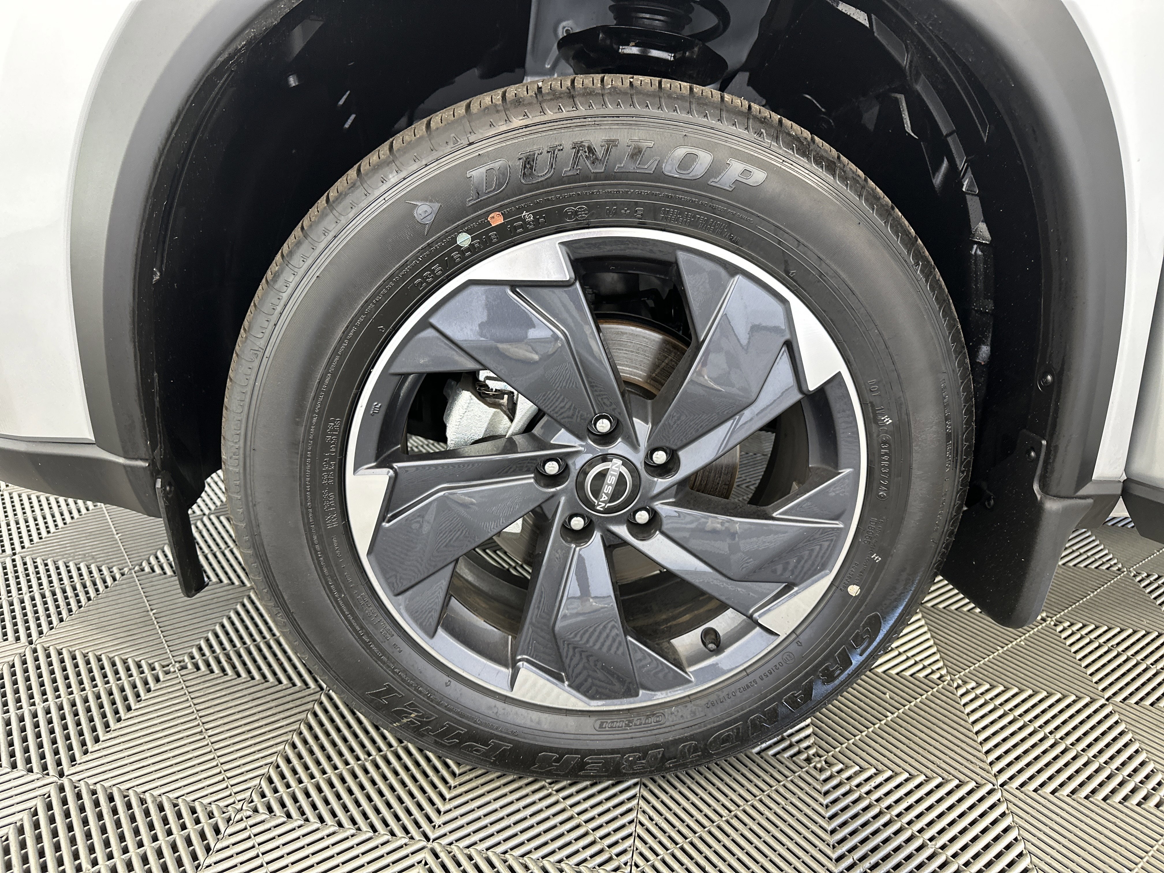 Certified 2025 Nissan Rogue SV image 13