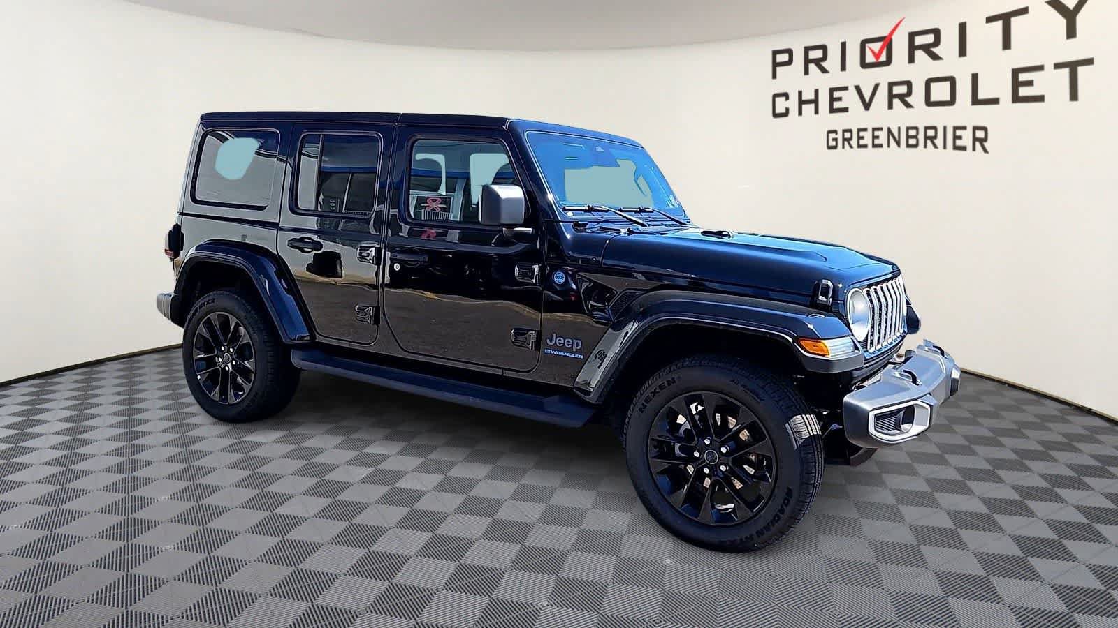 Used 2025 Jeep Wrangler Unlimited Sahara AWD/4WD image 2