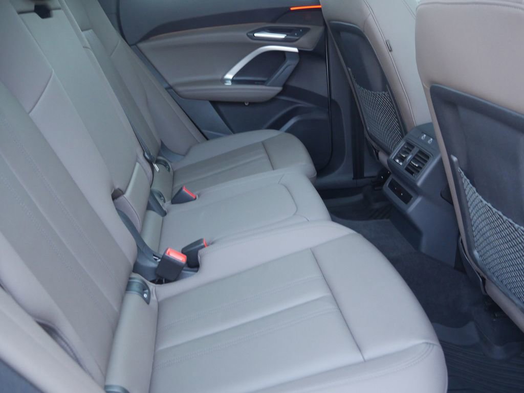 Used 2025 Audi Q5 Premium w/ Convenience Package image 31