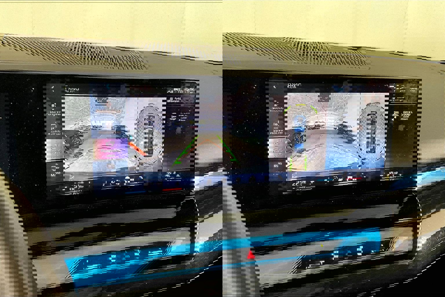 Certified 2025 BMW 550e xDrive w/ Premium Package AWD/4WD image 21