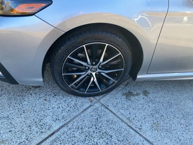 Used 2022 Toyota Camry SE image 5