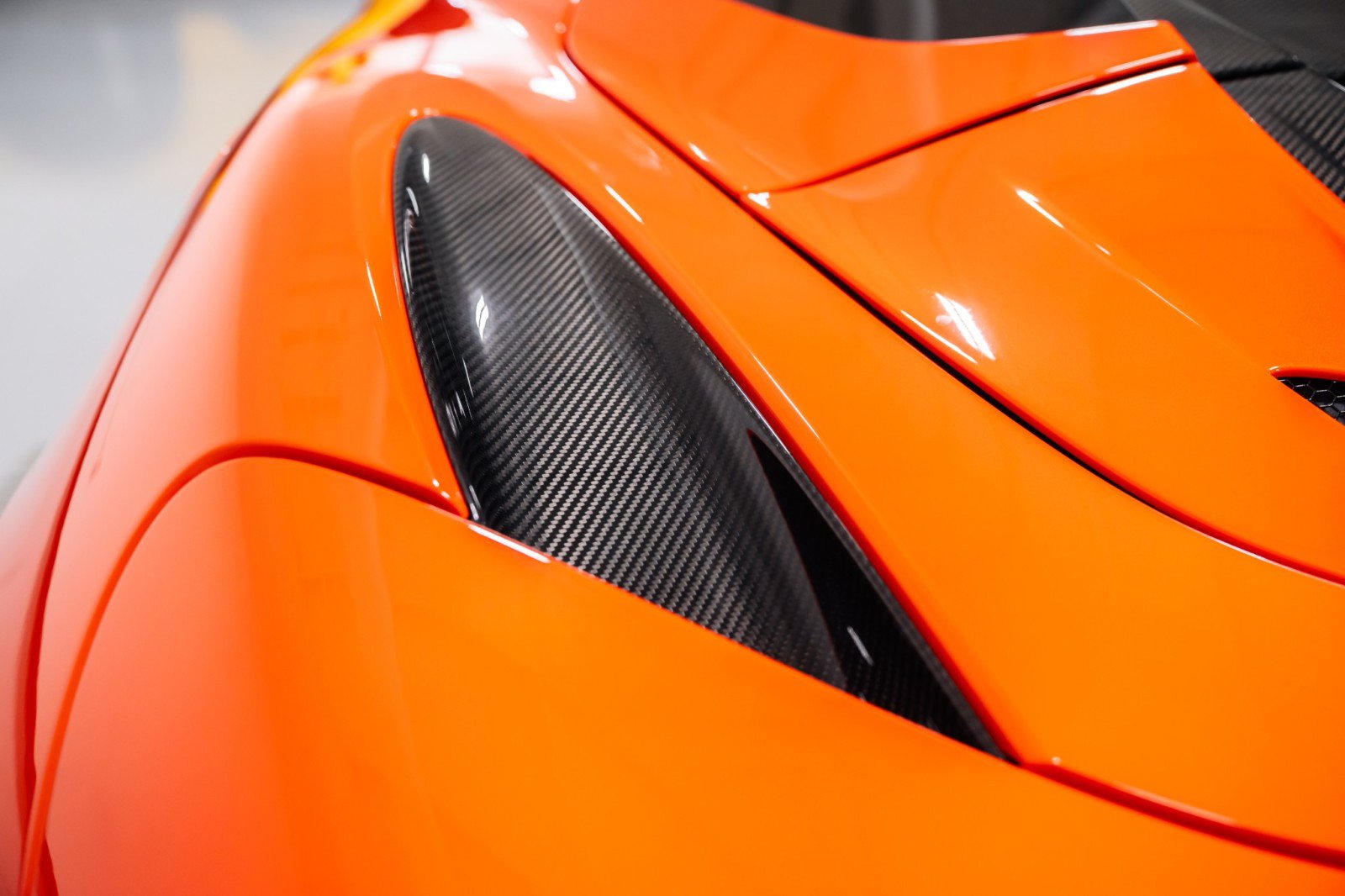 Used 2019 McLaren 720S Performance RWD image 32
