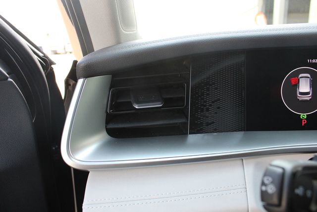 Used 2025 Volkswagen Tiguan SE FWD image 9